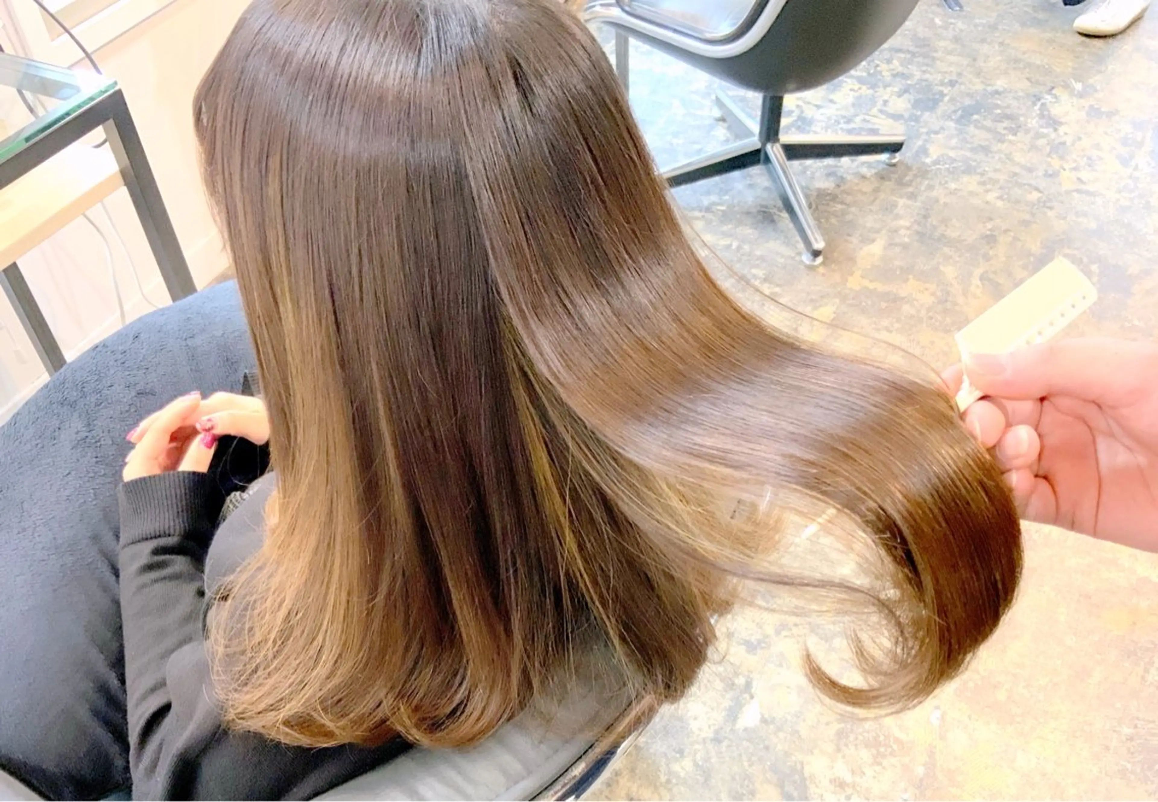 セミロング カラー パーマ・レイヤー 髪質改善・TANIのヘアスタイル