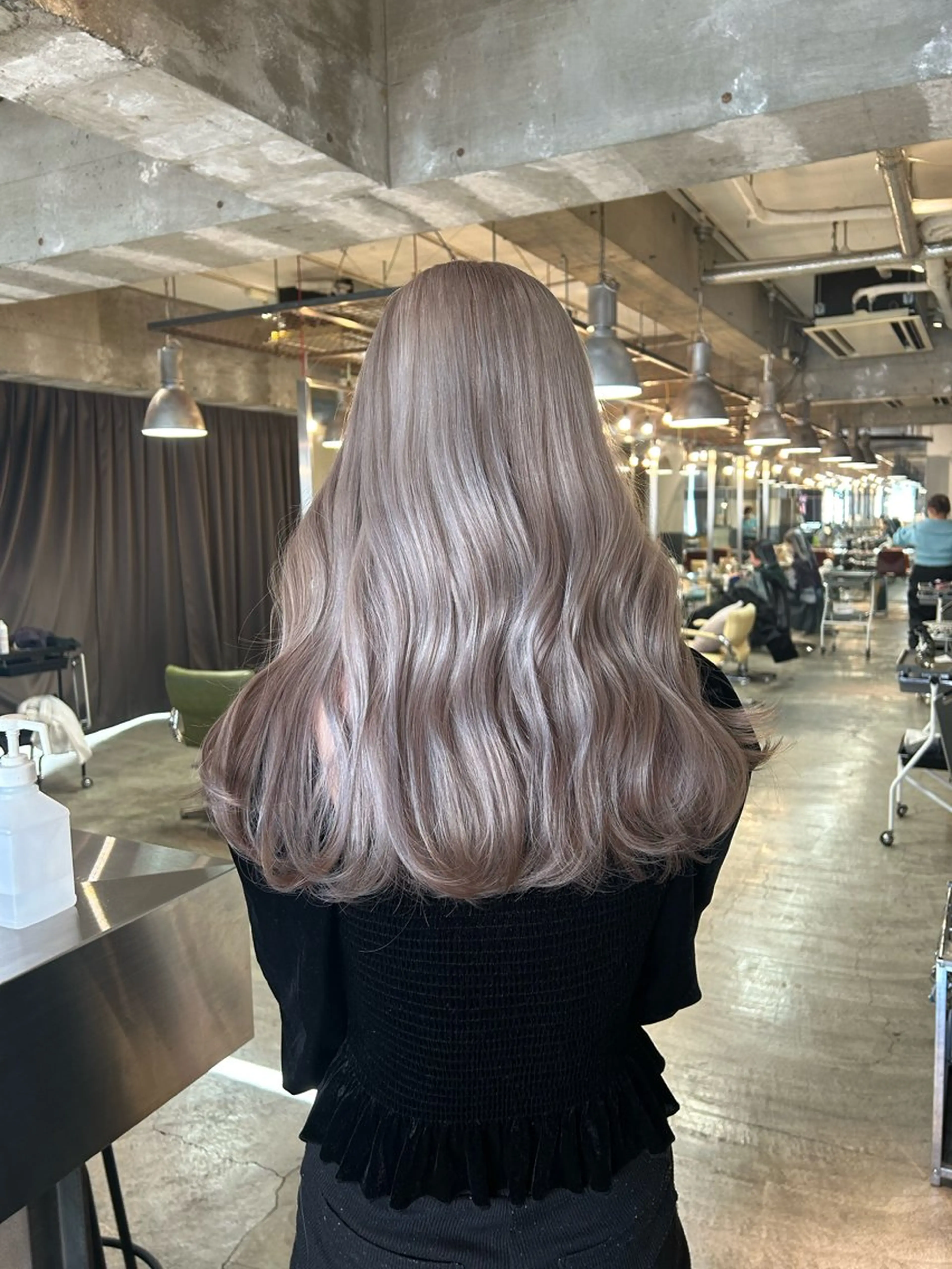 ロング カラー ベージュカラー ブリーチ ホワイトベージュ 海外レイヤー /NAGISAのヘアスタイル