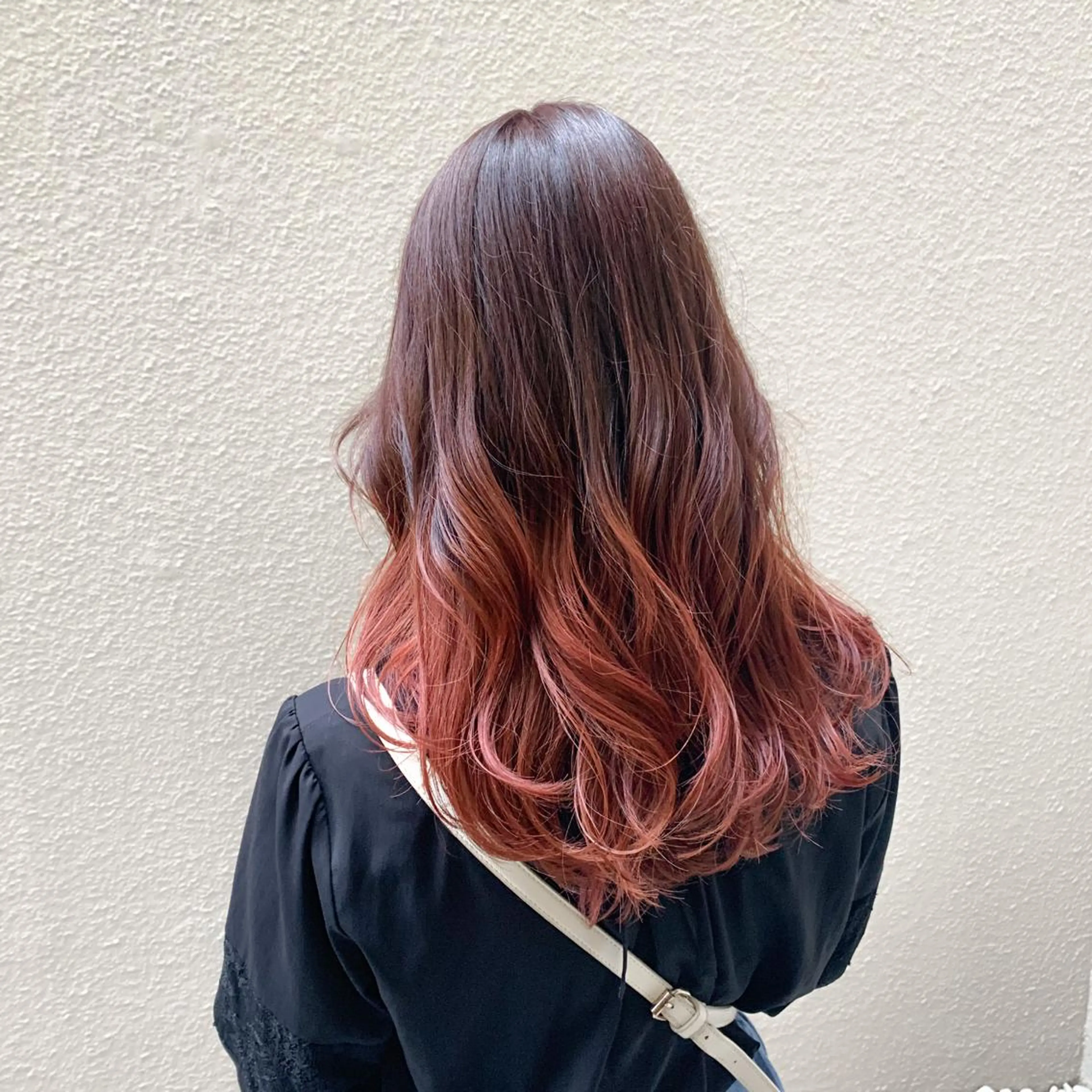 セミロング カラー グラデーションカラー ピンクカラー FERIA fam 小林勇太のヘアスタイル