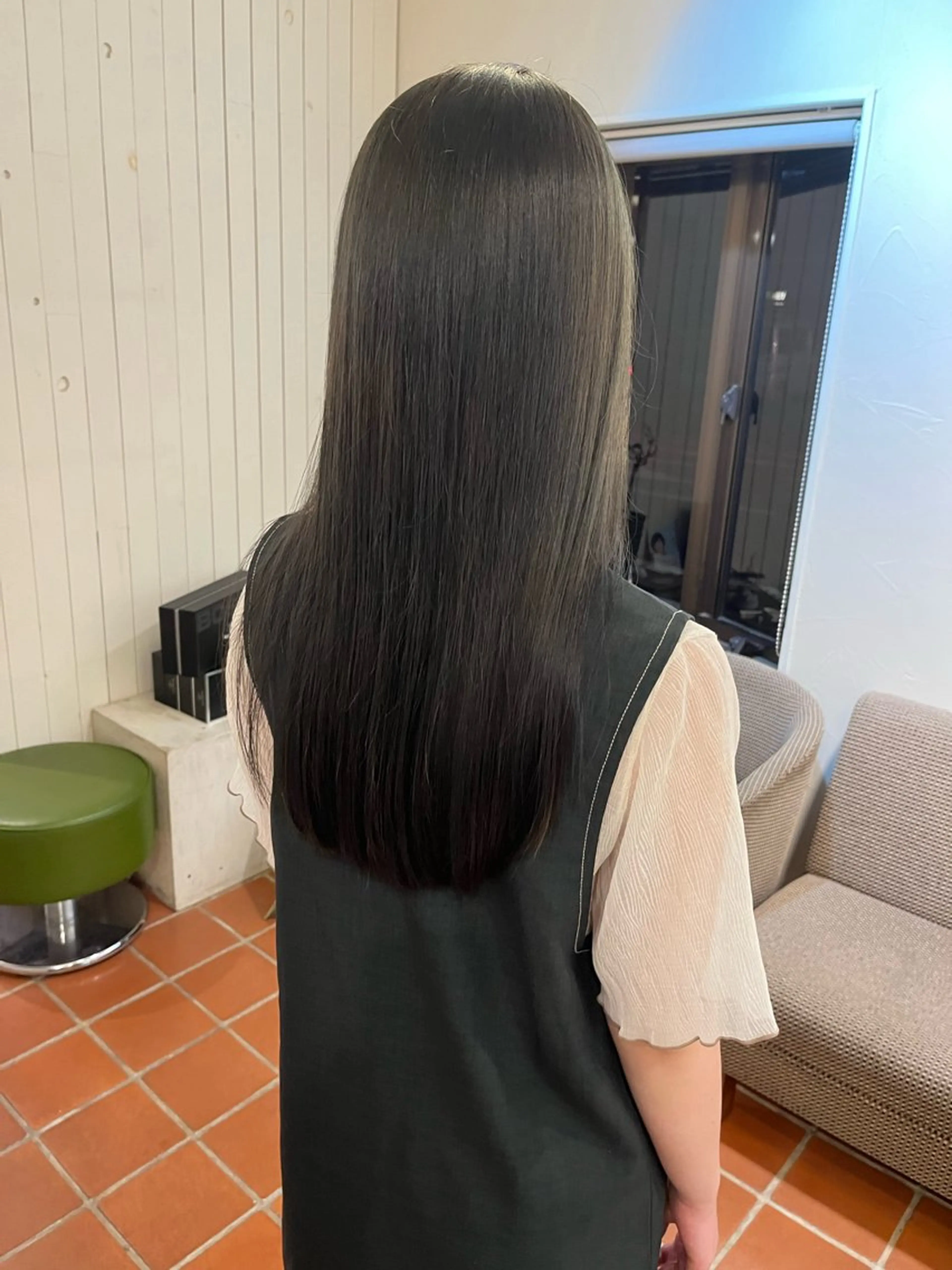 ロング カラー 透明感カラー グレージュ オリーブグレージュ オリーブグレー Lita./ 大賀ひかり🧁🫧のヘアスタイル