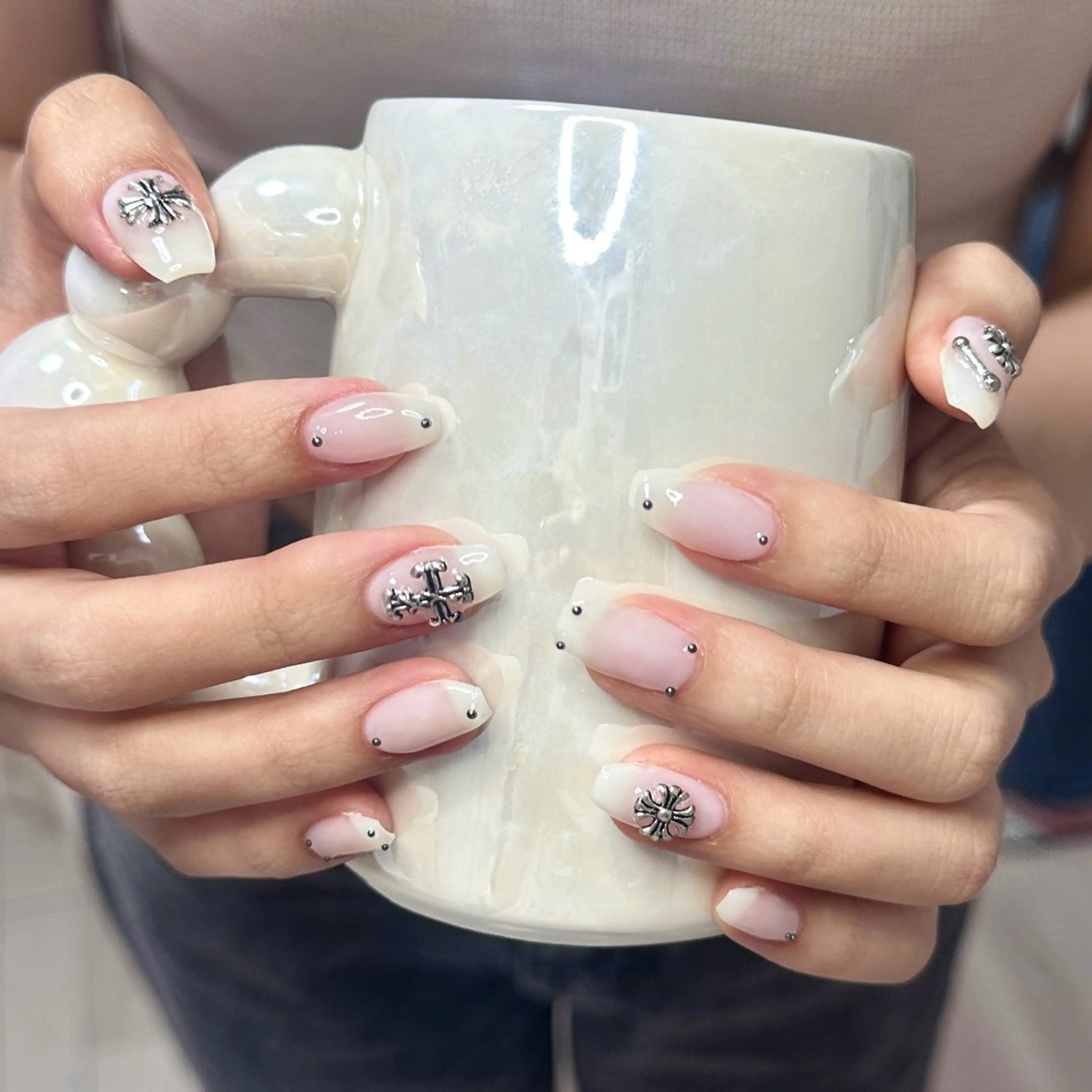 ネイル アートネイル オーロラネイル チークネイル フレンチネイル ガラスフレンチ 🎀YooLi Nail salonのネイルデザイン