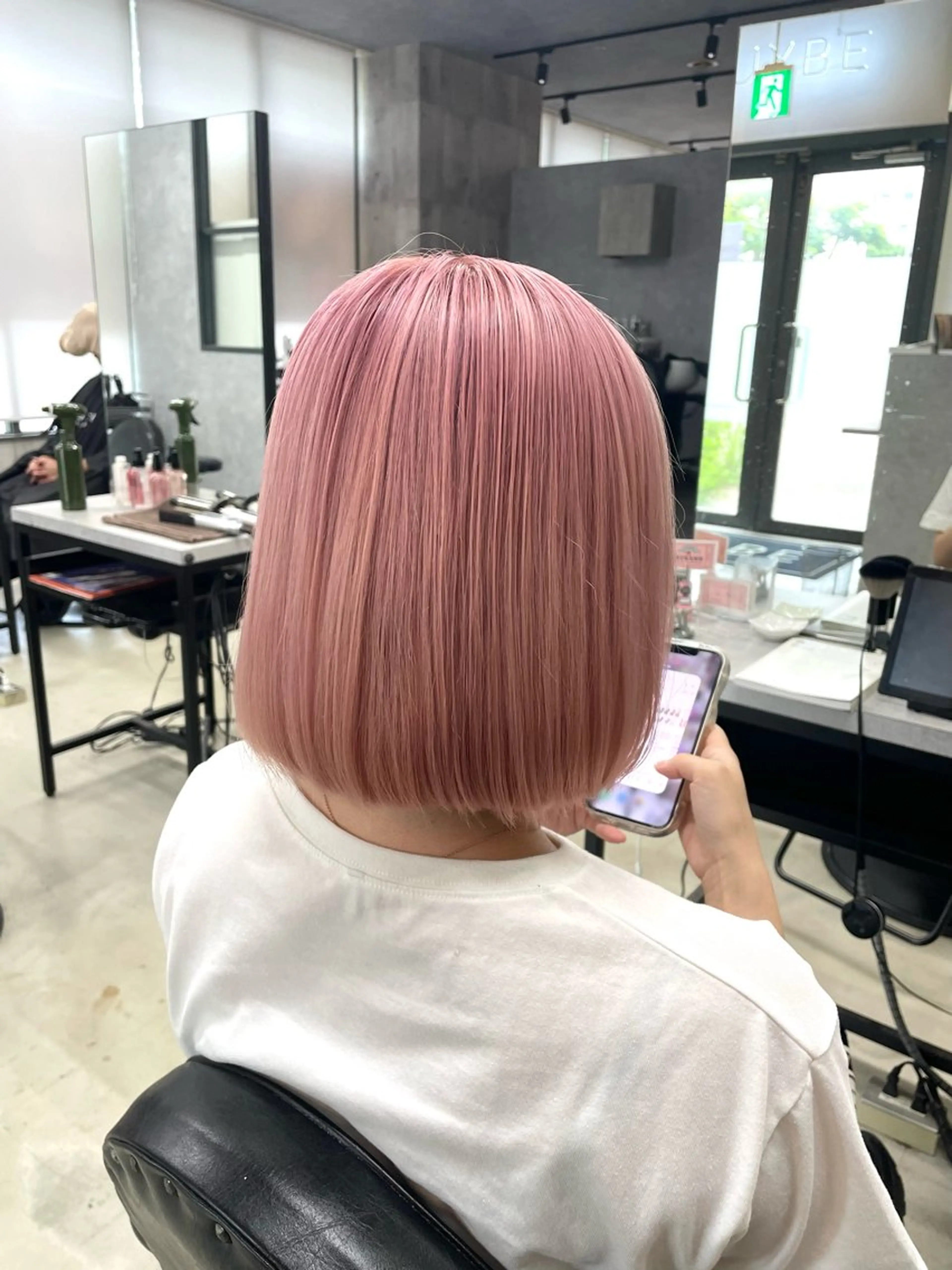 ショート カラー ブリーチ ピンクカラー ヘアカラー LUXBE LUCE 那覇小禄イオン店所属・LUXBE LUCE ひなののヘアスタイル