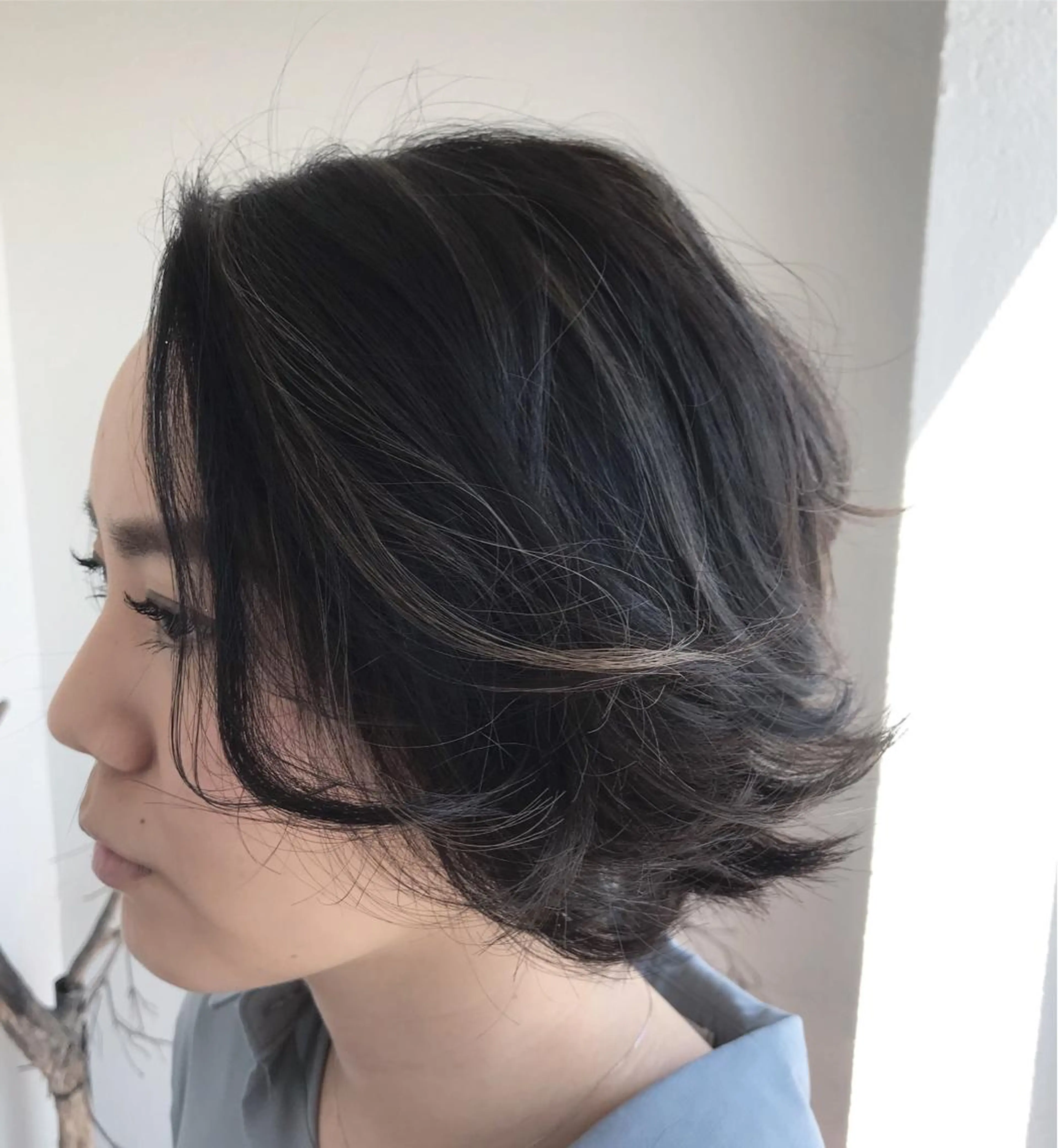 ショート カラー ダークグレー ダークグレージュ グレージュ ハイライトカラー ボブ 大嶋 宏隆のヘアスタイル