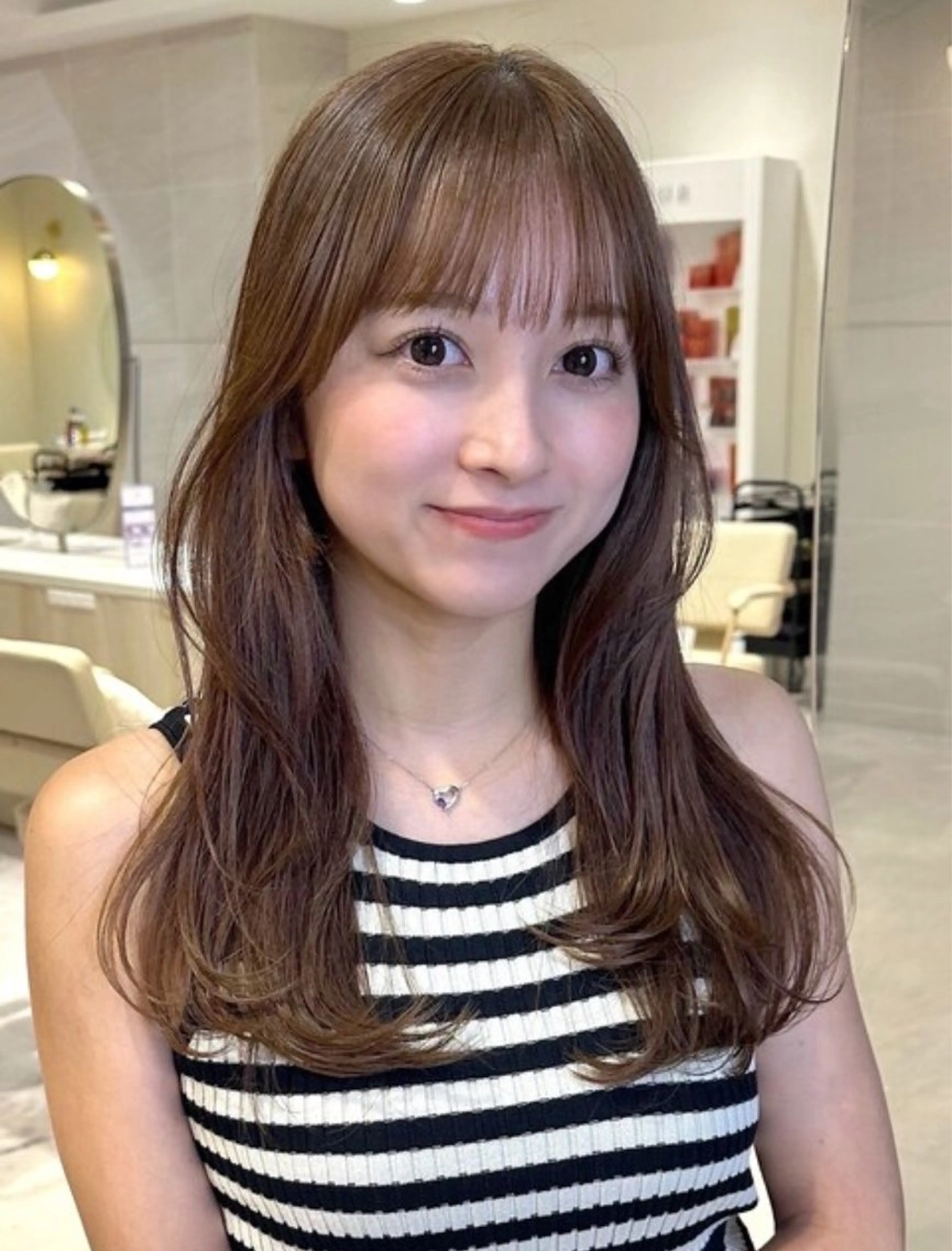 セミロング カラー アッシュ ベージュカラー 透明感カラー くびれヘア 韓国風ヘア カット ヘアカラー カット無料｜レイヤー カット｜韓国モテへアのヘアスタイル