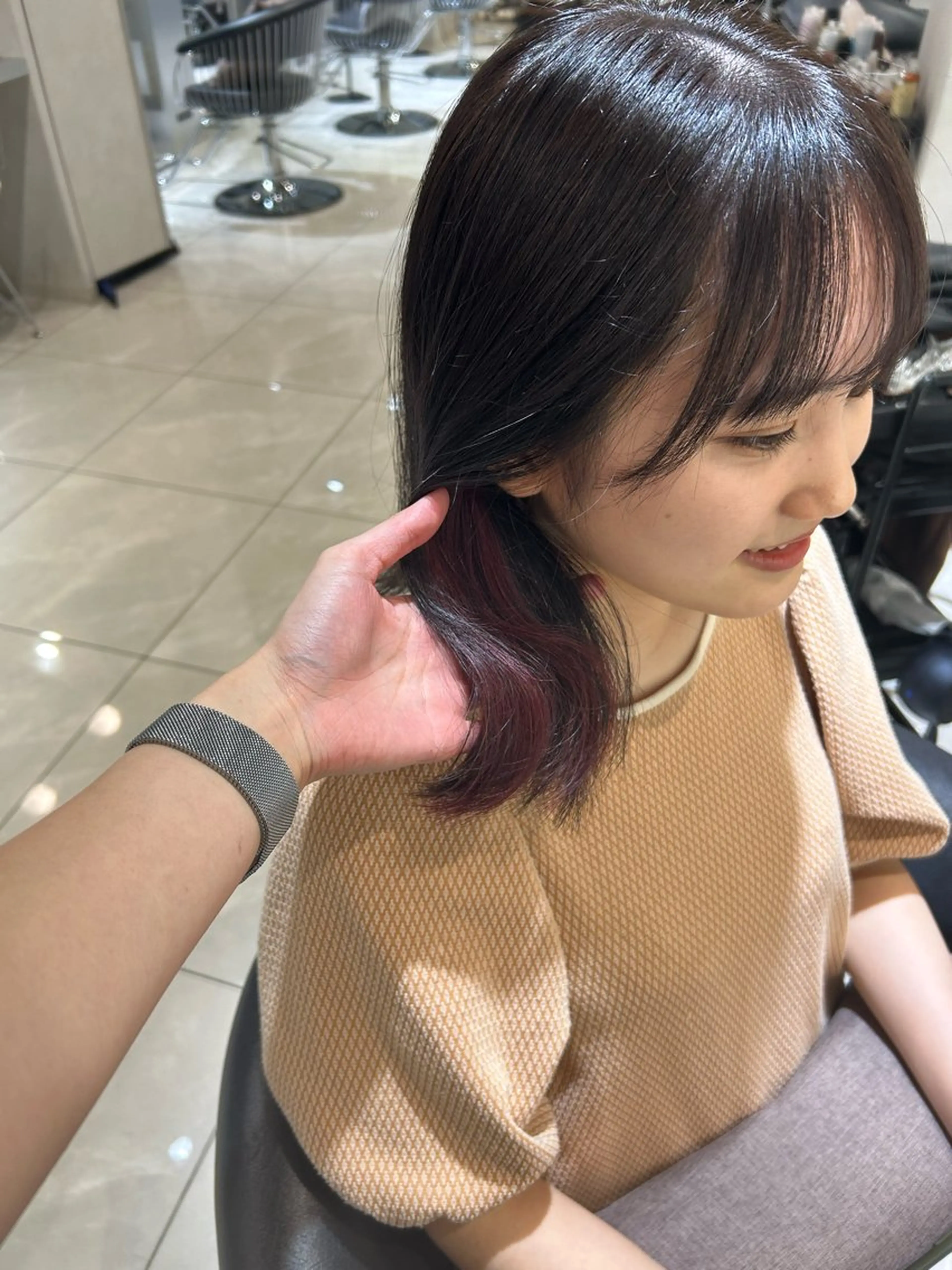 ミディアム カラー ブリーチ イヤリングカラー 卒業式のヘアスタイル 新宿ハイトーン/ カットモデル/のりかのヘアスタイル