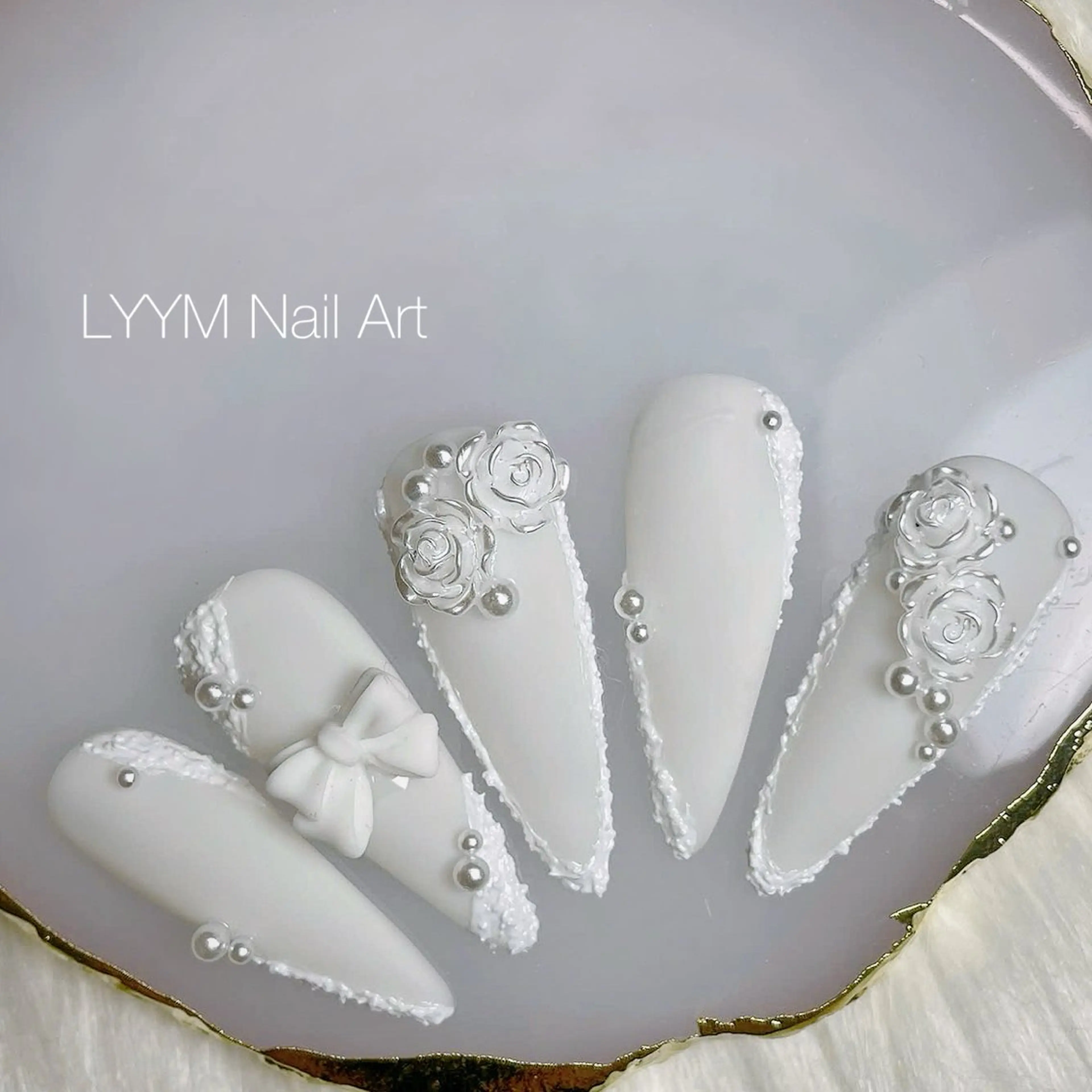 ネイル アートネイル シンプルネイル ブライダルネイル ハンドネイル LYYM Salonのネイルデザイン