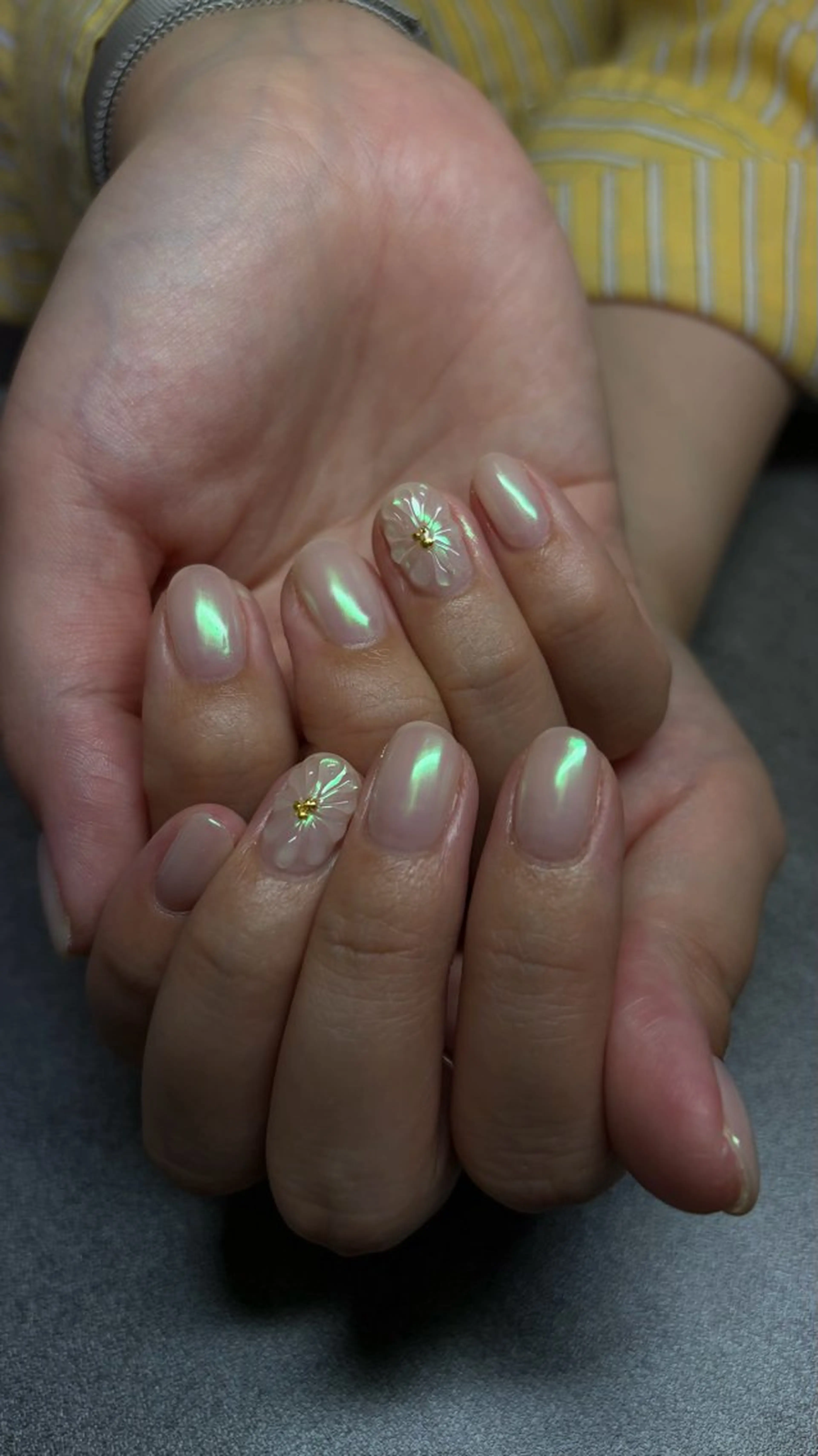 ネイル オーロラネイル ミラーネイル ぷっくりネイル ハンドネイル Ann nailのネイルデザイン
