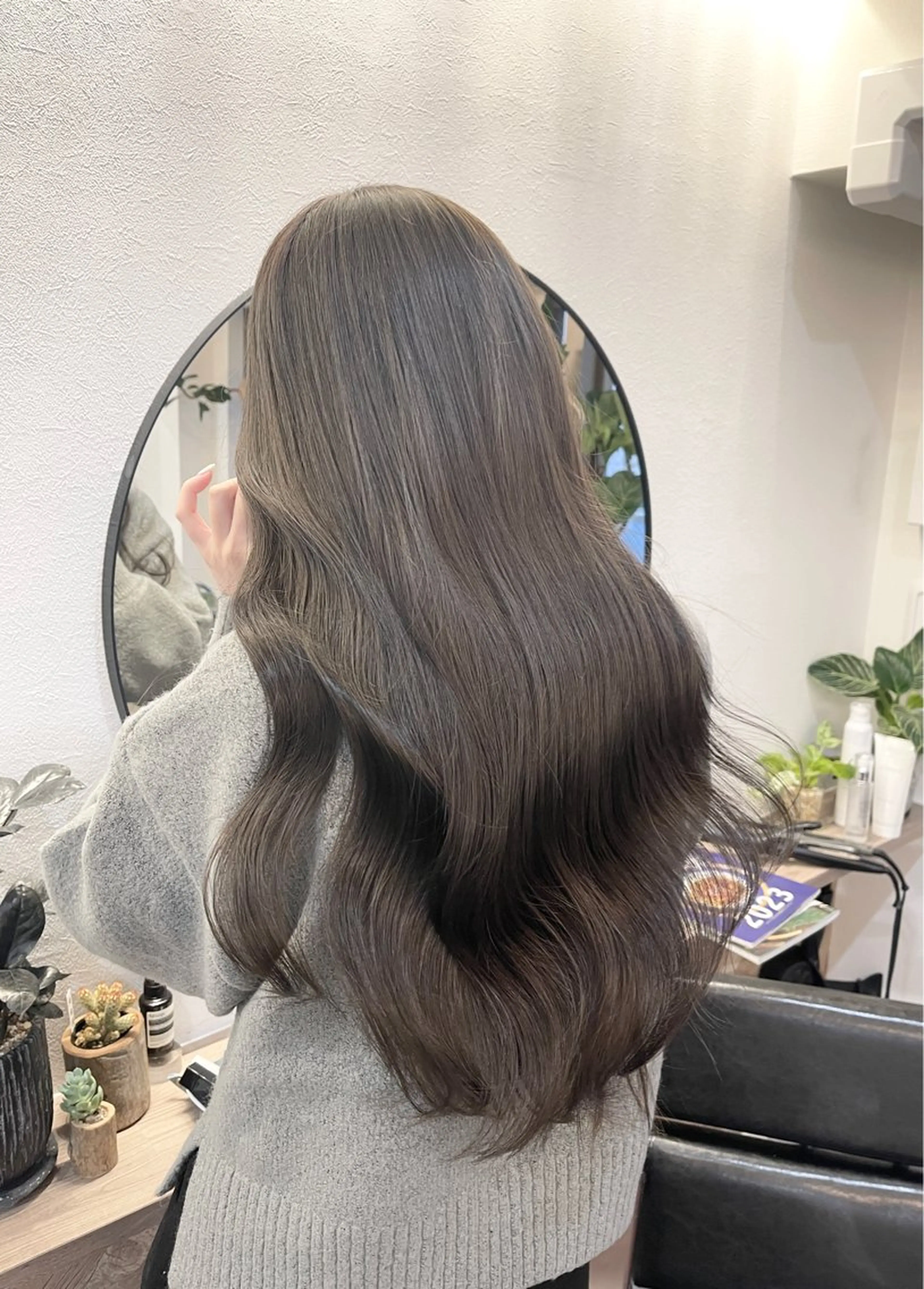 ロング カラー グレージュ 髪質改善で 憧れの潤艶美髪にのヘアスタイル