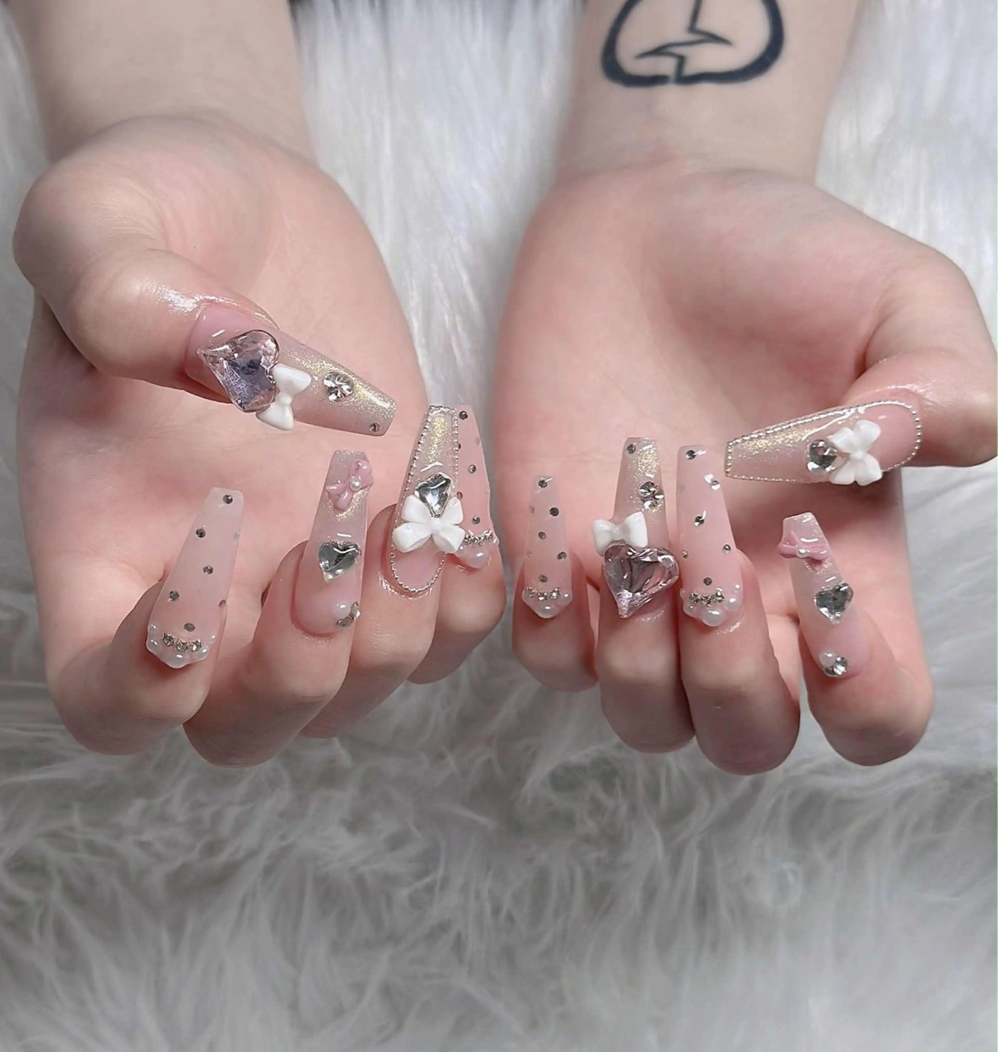 ネイル オーロラネイル フレンチネイル ジェルネイル ハロウィン キラキラネイル H.baby Nail Salonのネイルデザイン