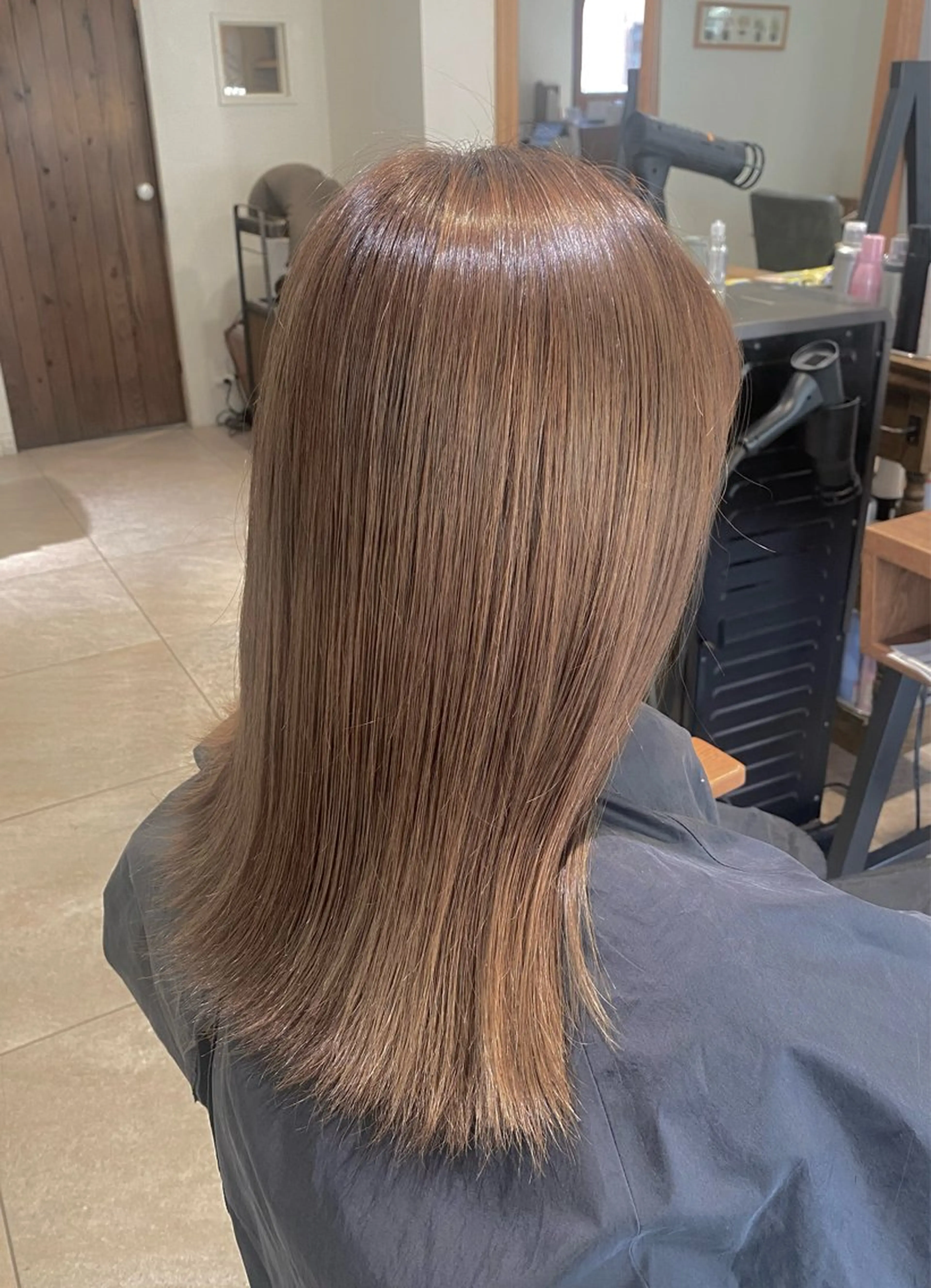 セミロング ヘアカラー LiC えりのヘアスタイル