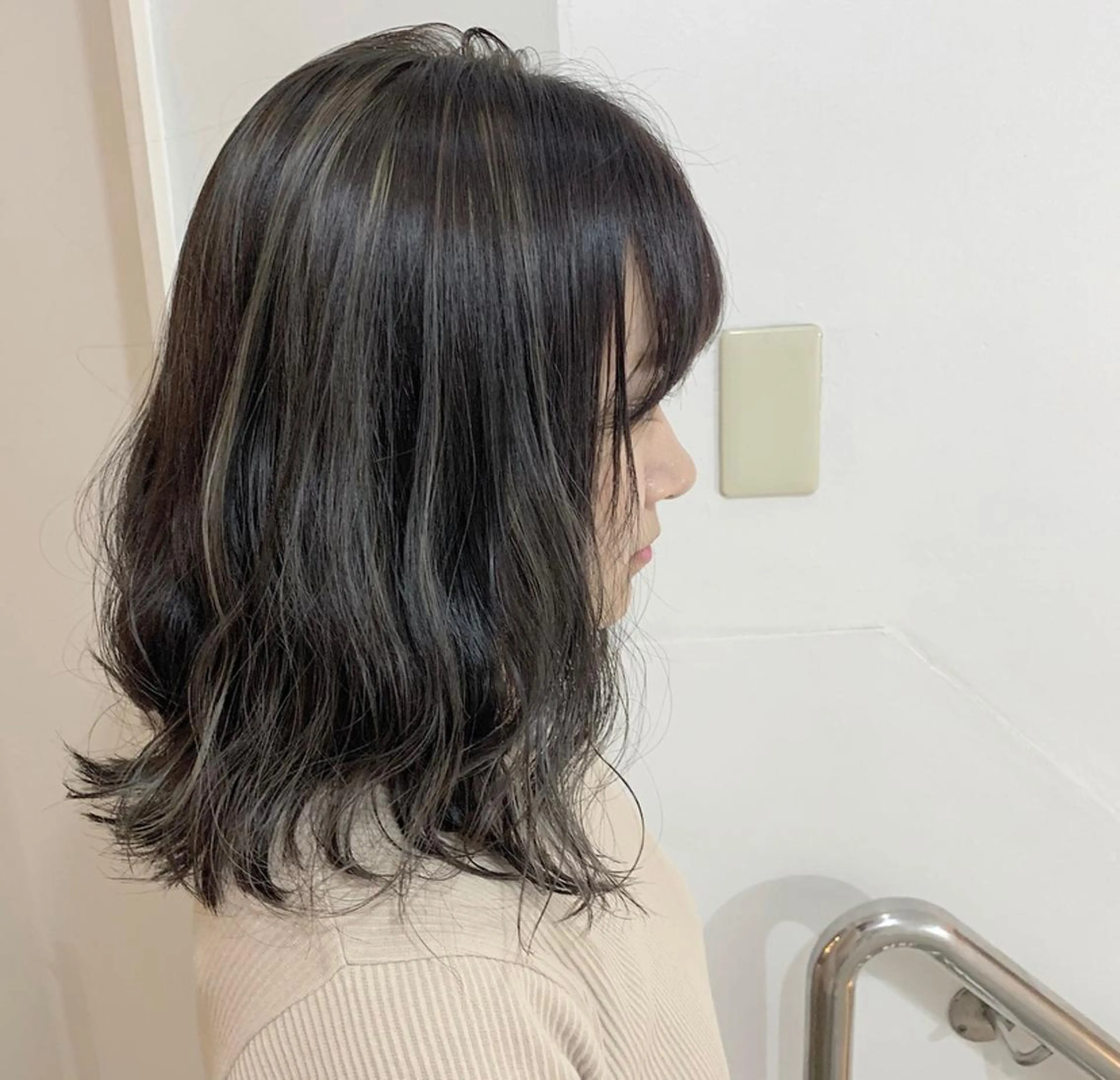 ミディアム カラー グレージュ ハイライトカラー ハイライト 🕊️ HONOKAのヘアスタイル