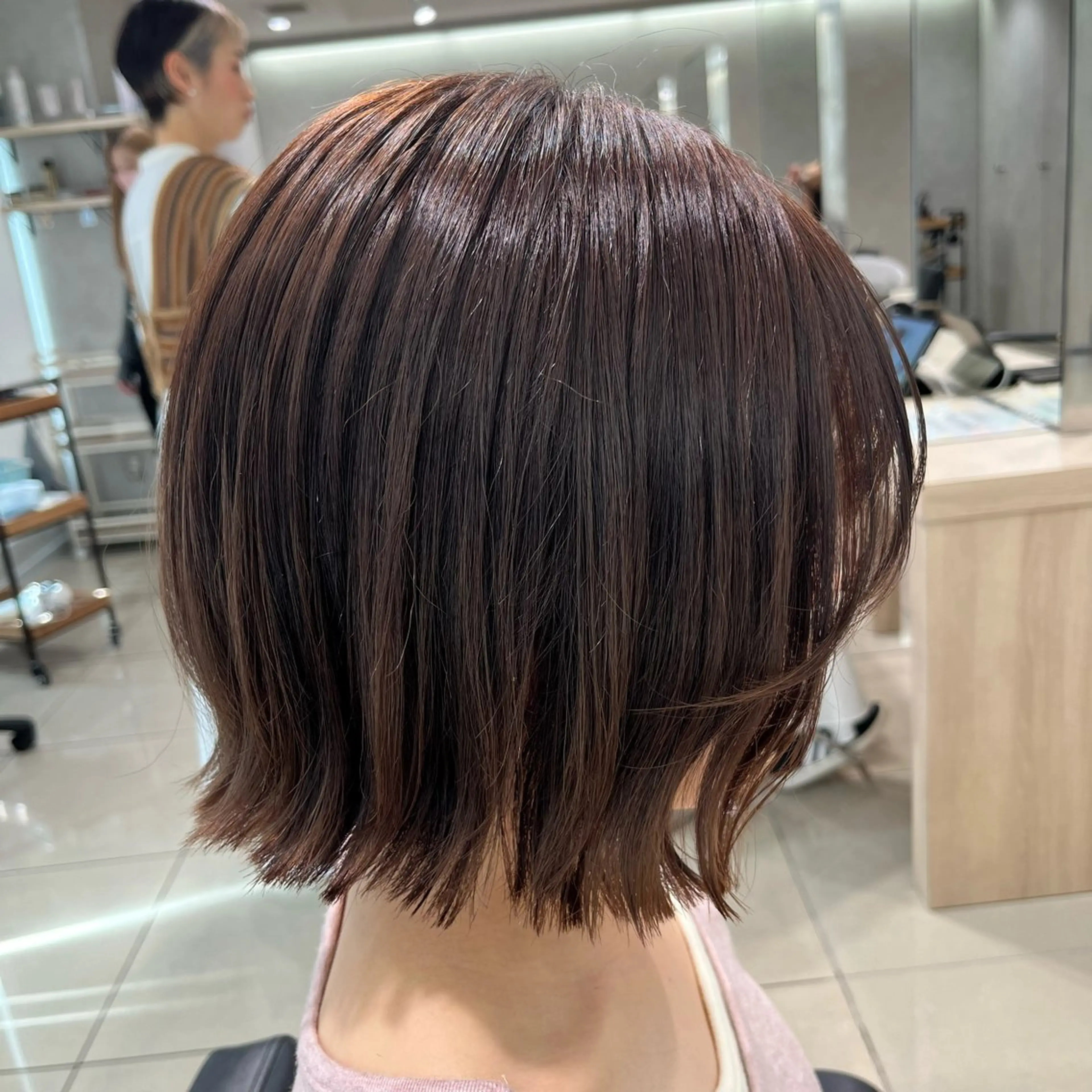 ショート カラー ボブレイヤー ボブ くびれヘア レイヤーカット カット トリートメント 巖本 真希のヘアスタイル