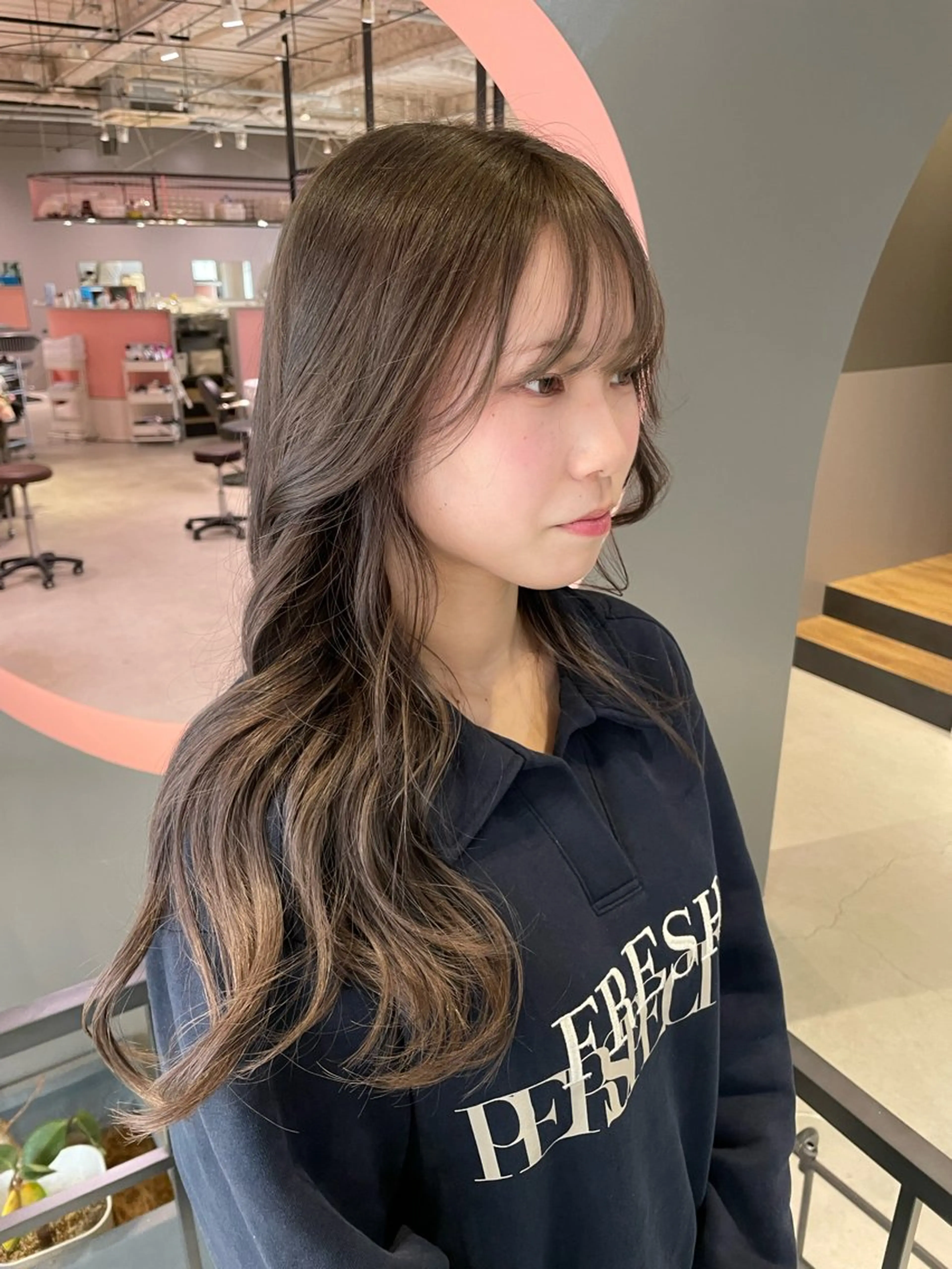 ロング カラー ベージュカラー ブリーチ 透明感カラー ないとう ゆうかのヘアスタイル