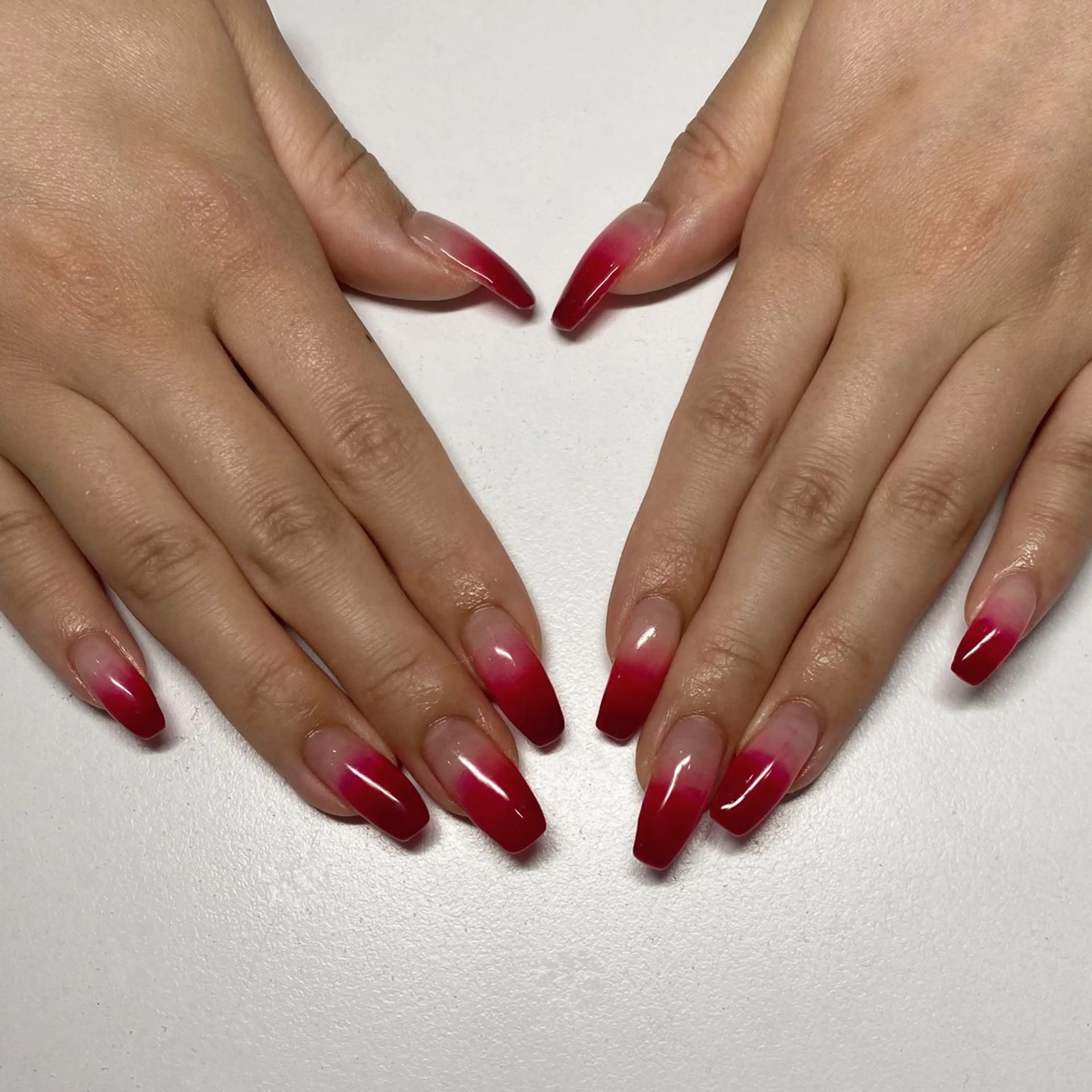 ネイル グラデーション 赤色 y's　beauty 京橋店のネイルデザイン
