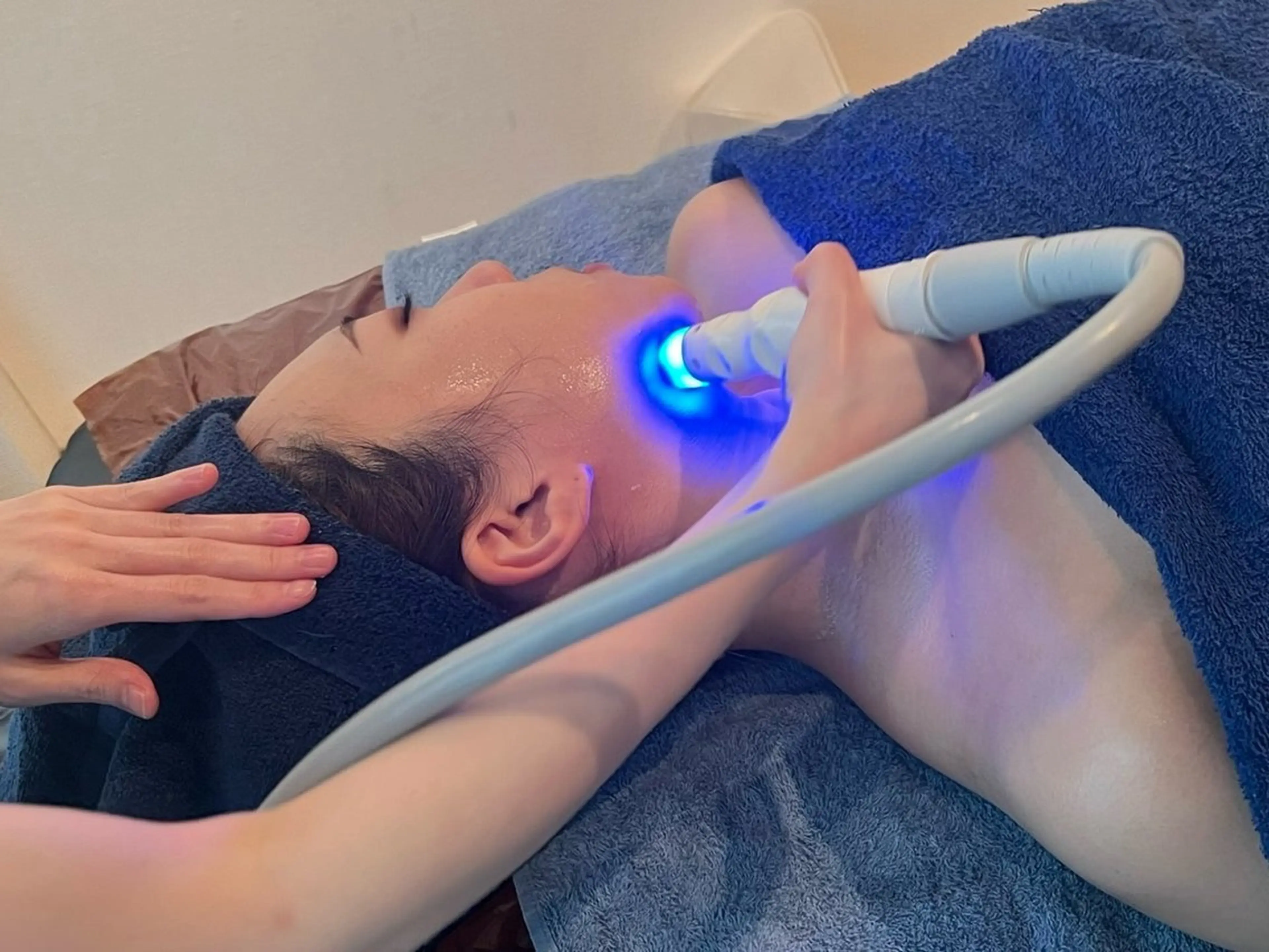 【目元の疲れ・お顔のコリまでほぐす】小顔リフトアップ30分3500円の写真