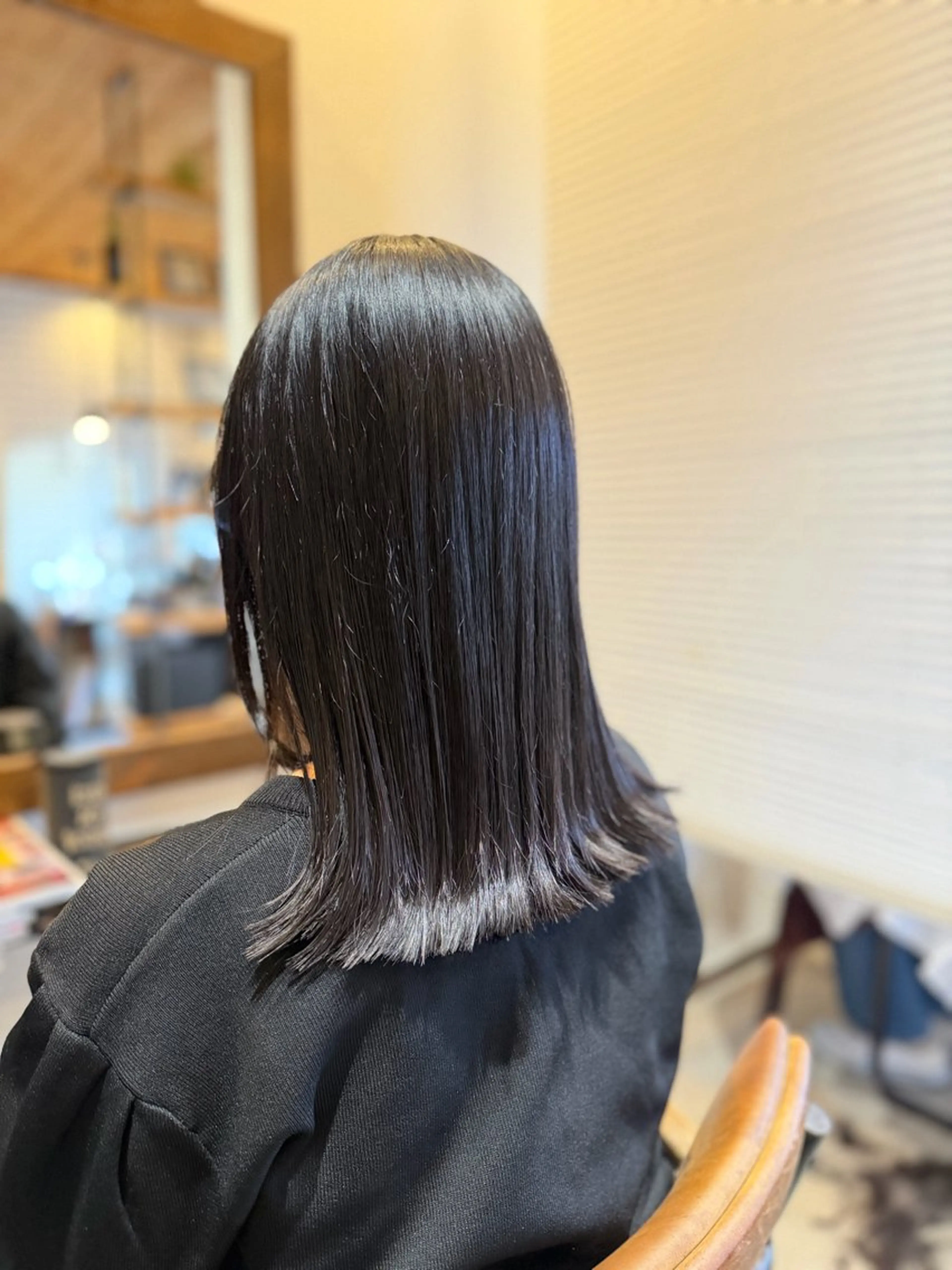 ミディアム カット ヘアカラー トリートメント YUKI .のヘアスタイル