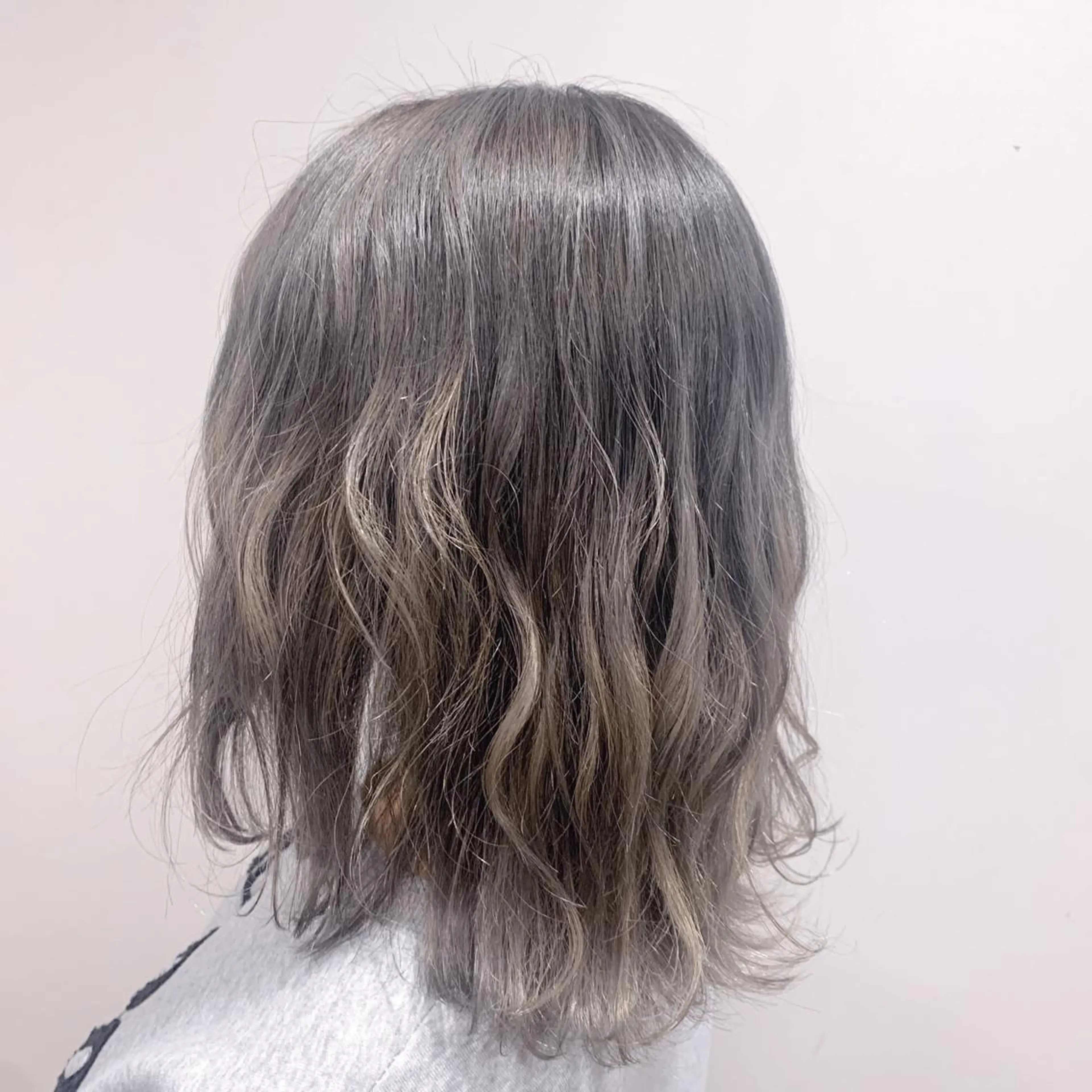 ミディアム 土佐 優奈のヘアスタイル