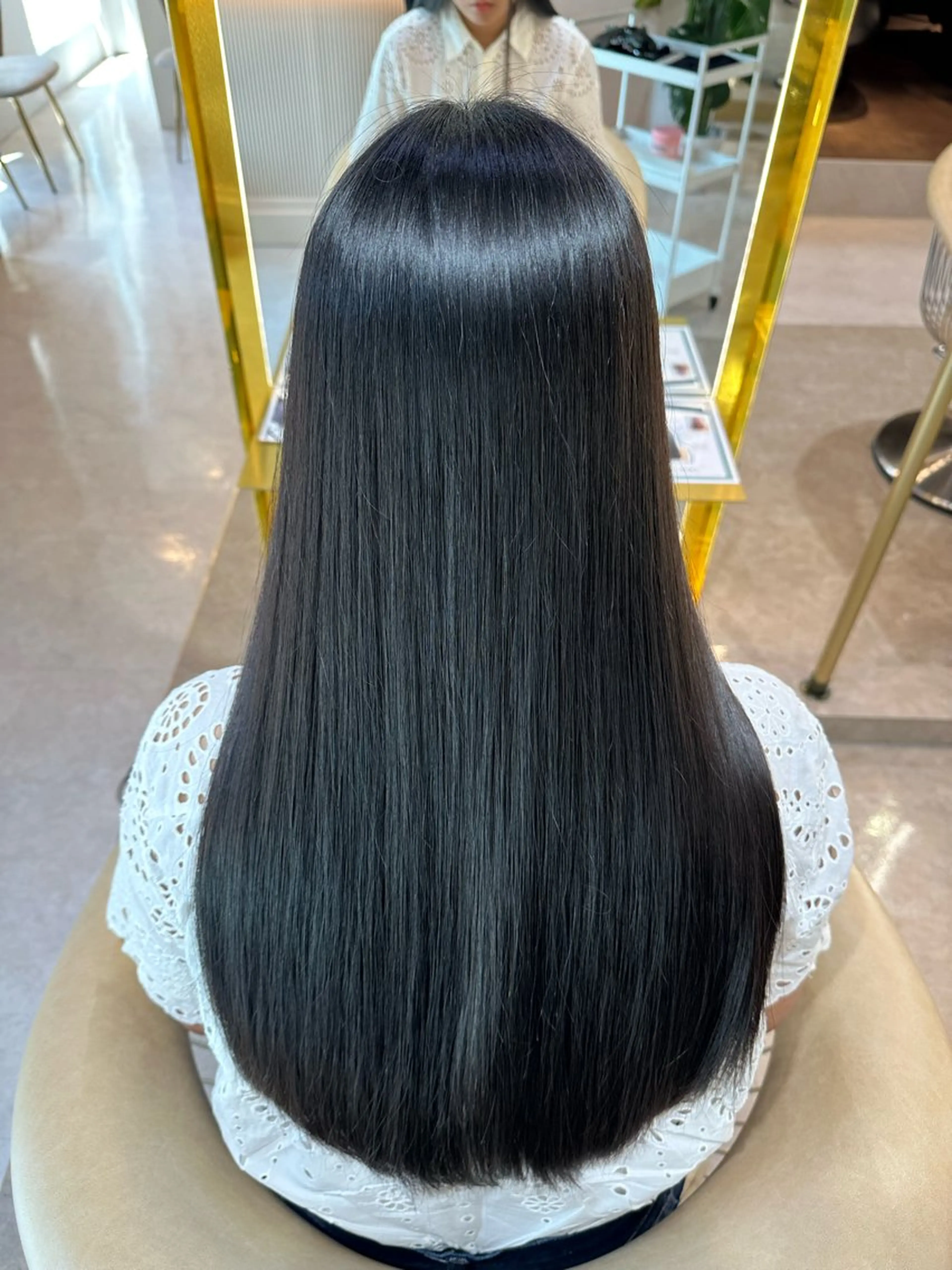 ロング トリートメント Akane レイヤー/艶カラーのヘアスタイル