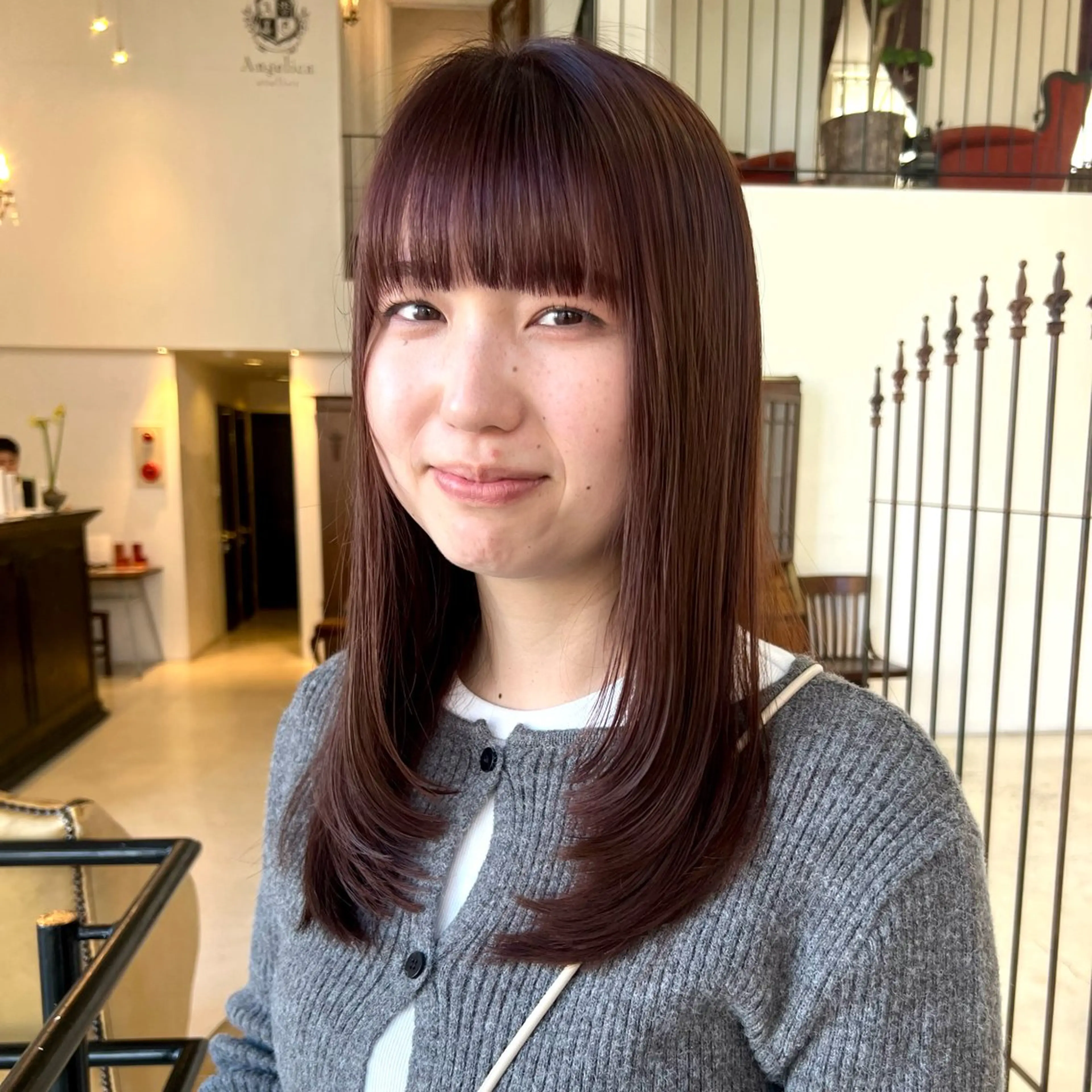 セミロング カラー カット ヘアカラー 金城 愛海のヘアスタイル