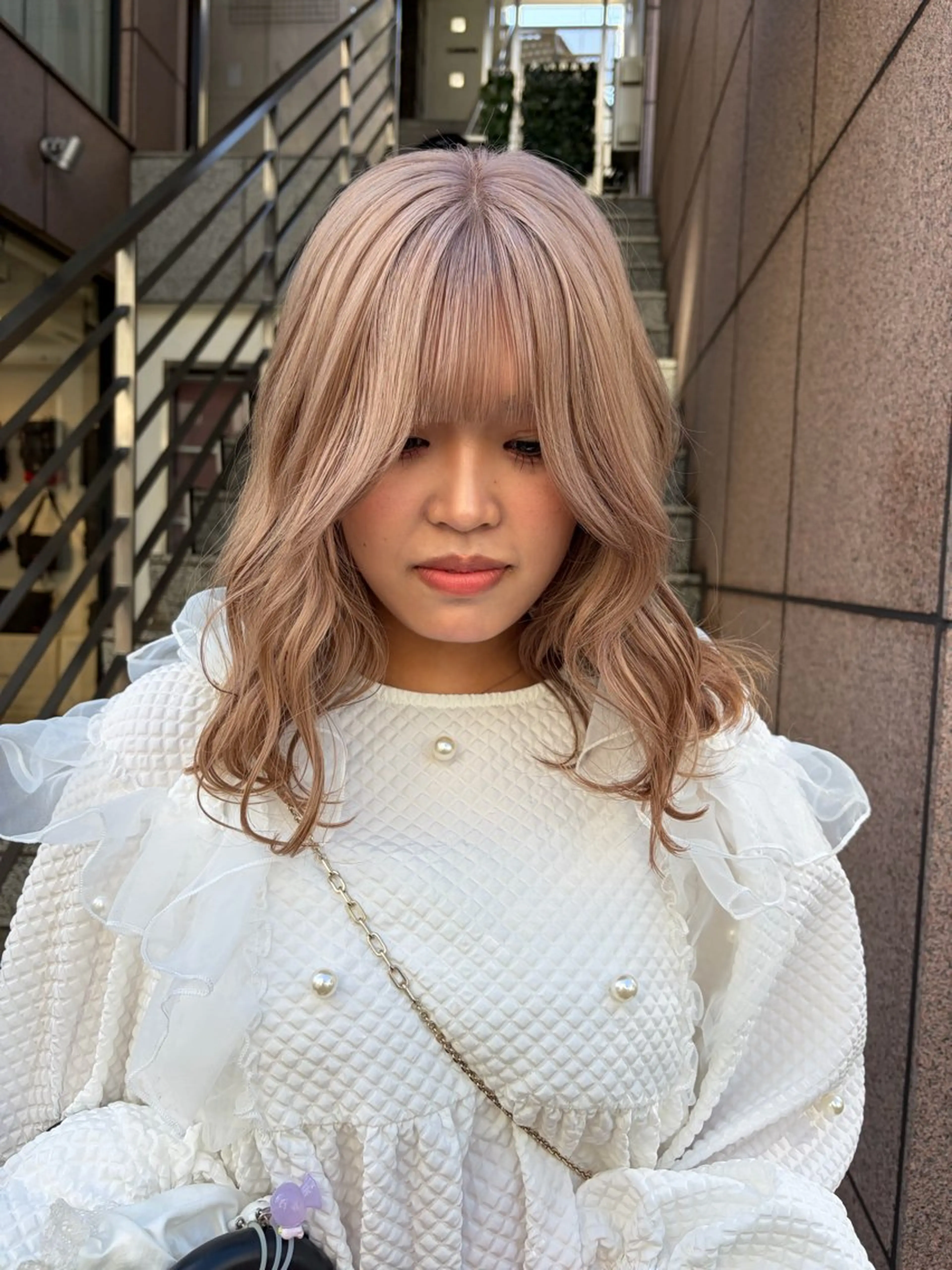 ミディアム カラー ミルクティー× グレージュMOMOのヘアスタイル