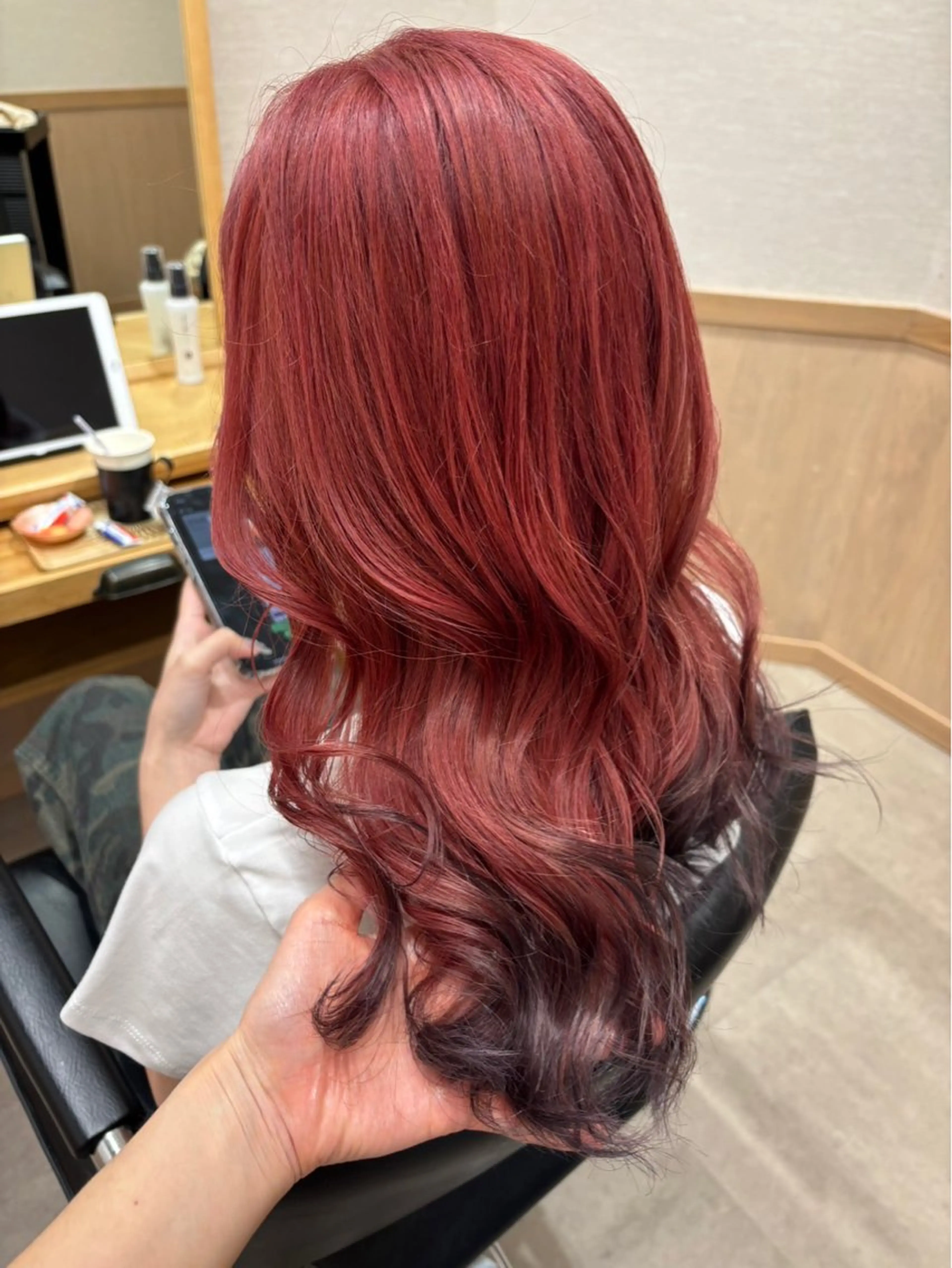 ミディアム カラー カット ヘアカラー 髪の家 tikiのヘアスタイル