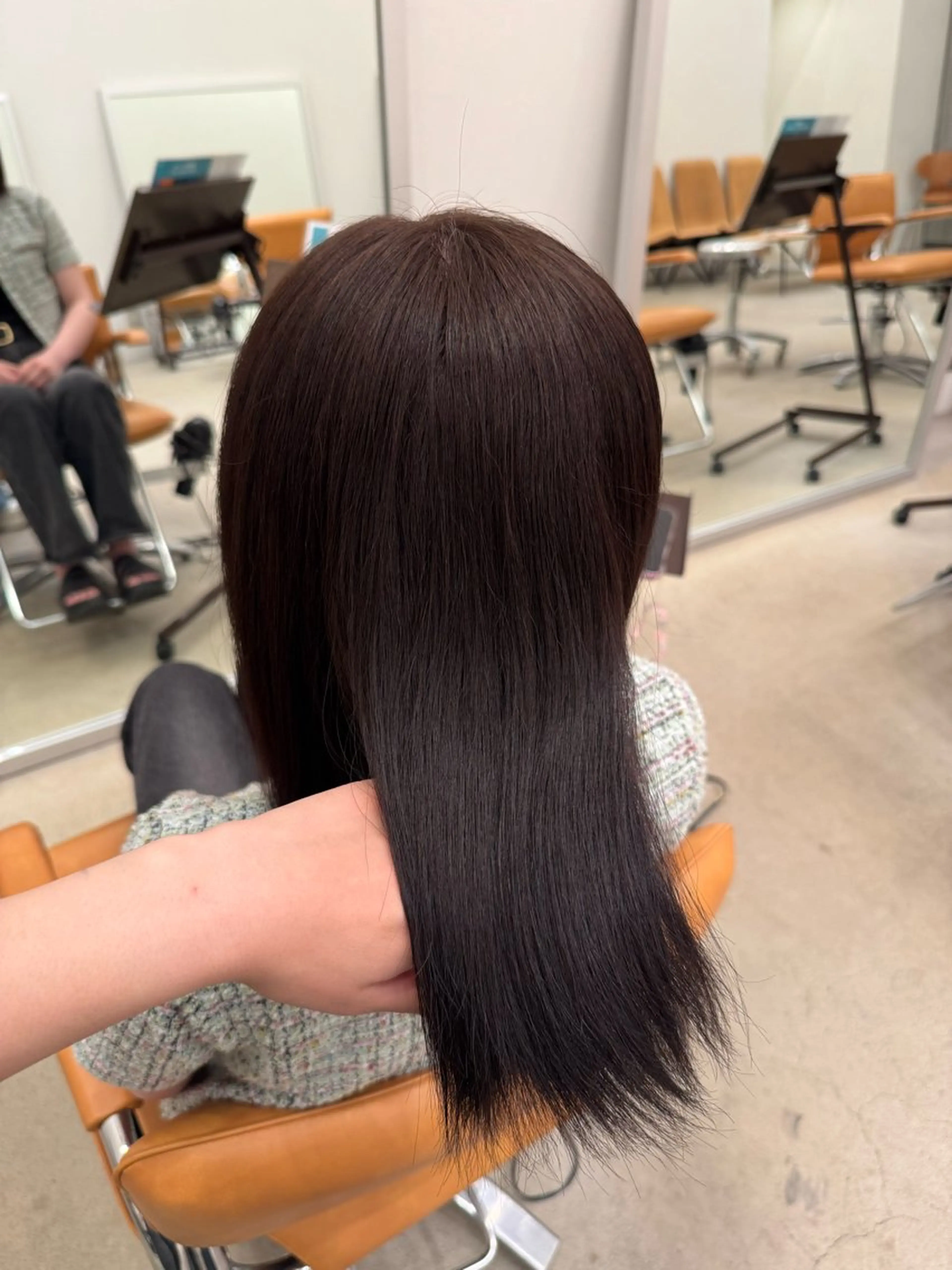 ミディアム カラー 透明感カラー グレージュ オリーブグレージュ オリーブグレー レッドカラー 萩原 紗妃のヘアスタイル
