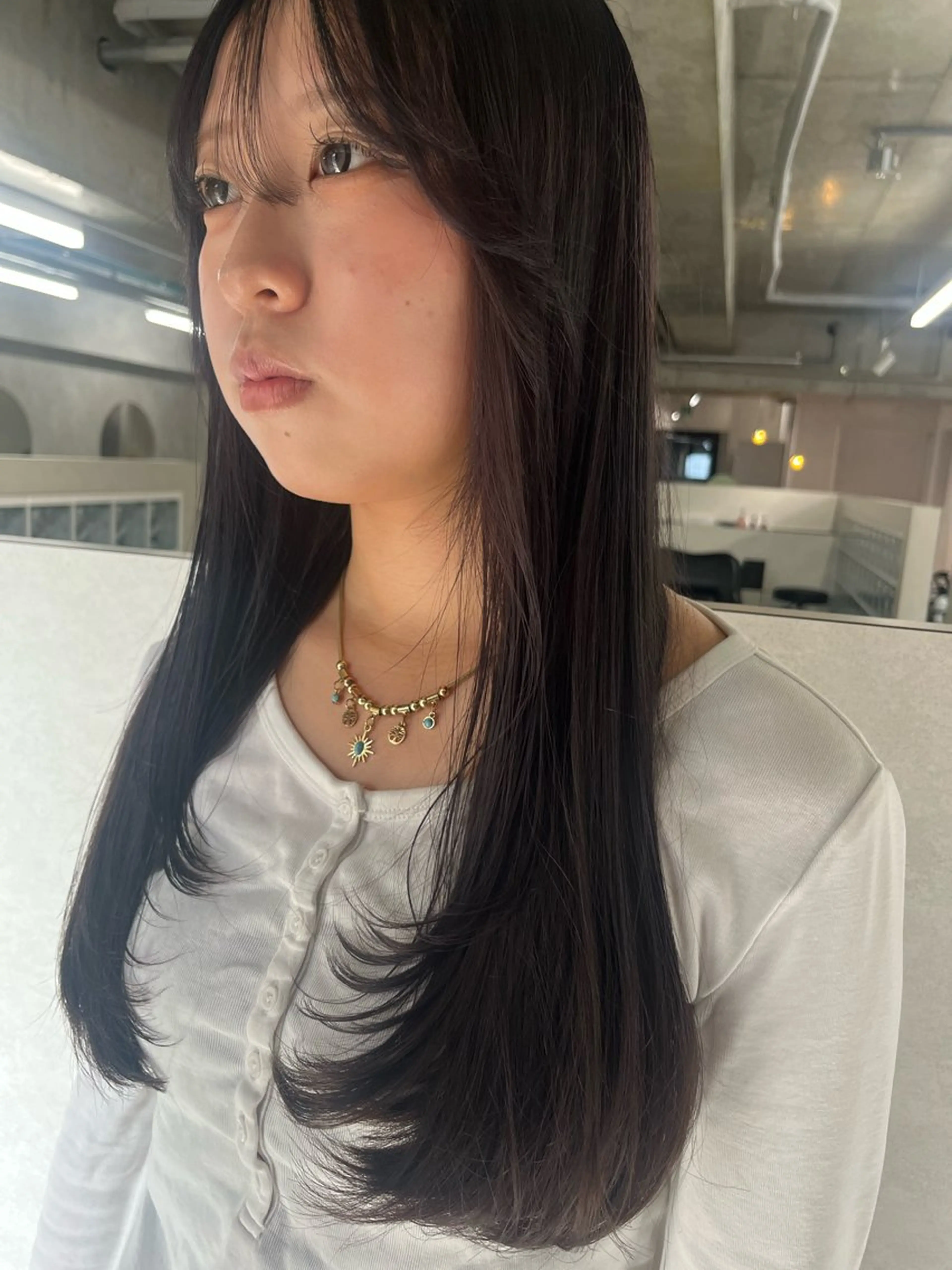 ロング カラー レイヤーカット anon Loemのヘアスタイル