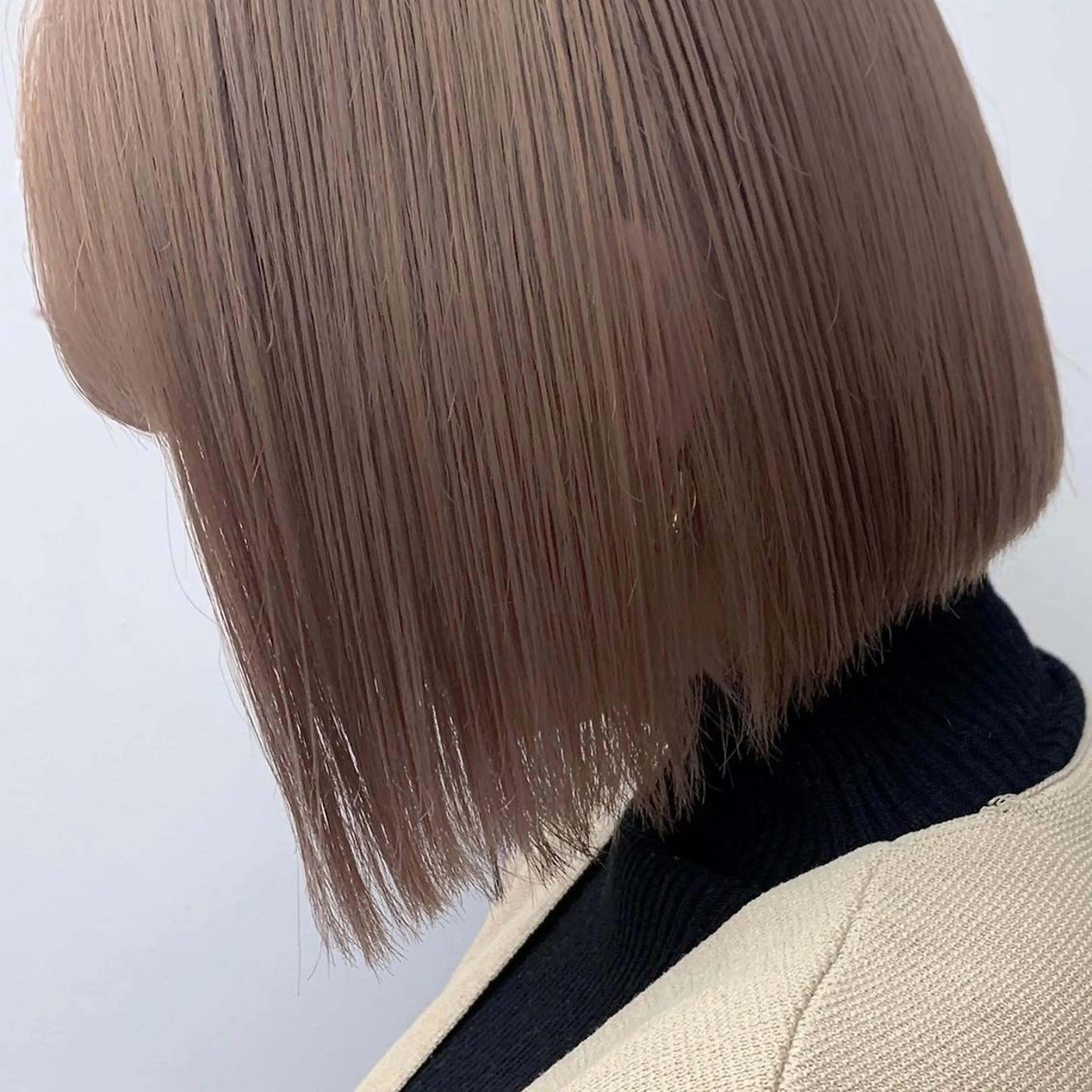 ミディアム カラー アディクシーカラー アッシュ グレージュ イルミナカラー クオルシアカラー ヘアケア特化型サロン newi 京橋のヘアスタイル