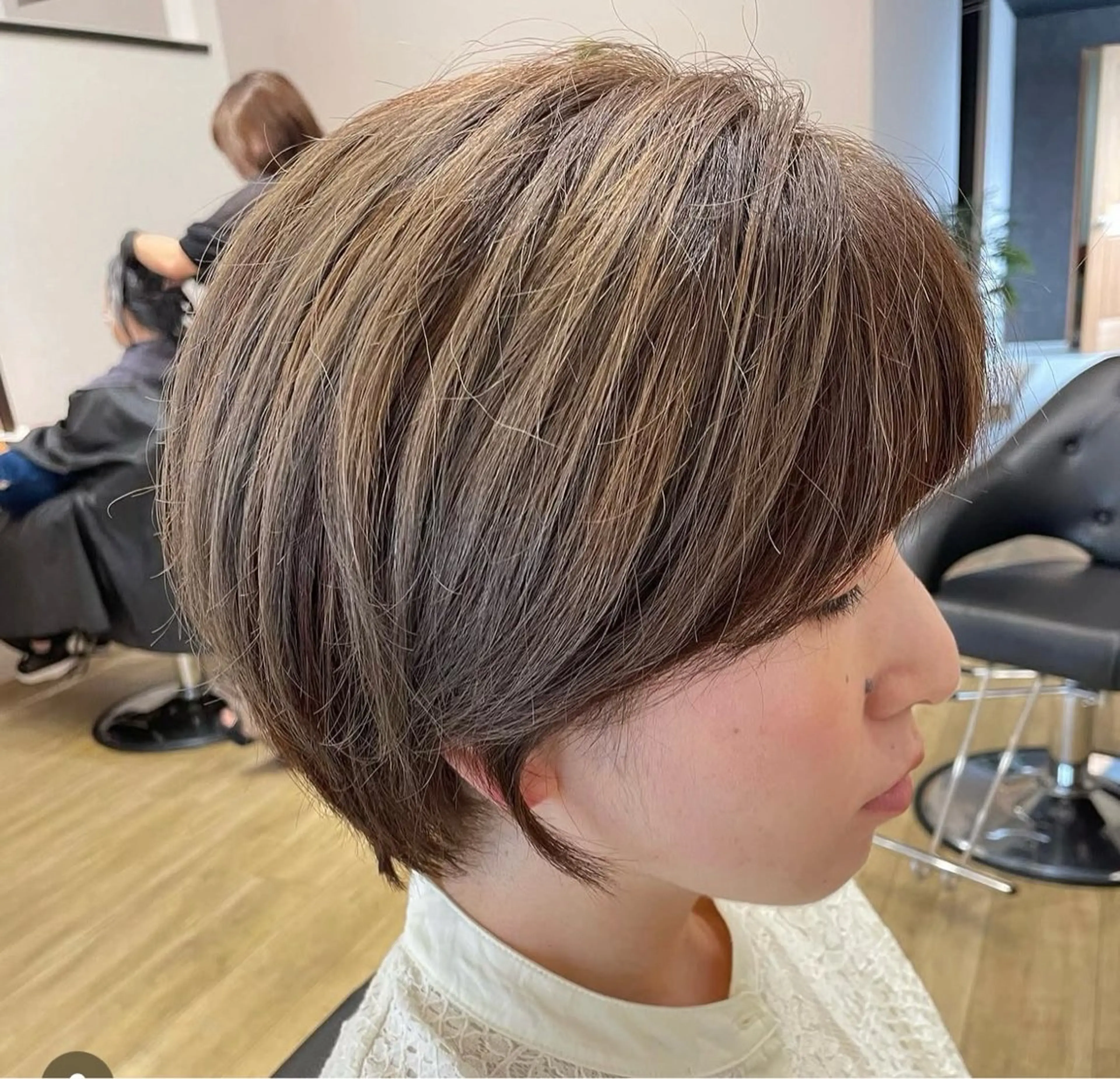 ショート misato 💜🖤　フラムのヘアスタイル