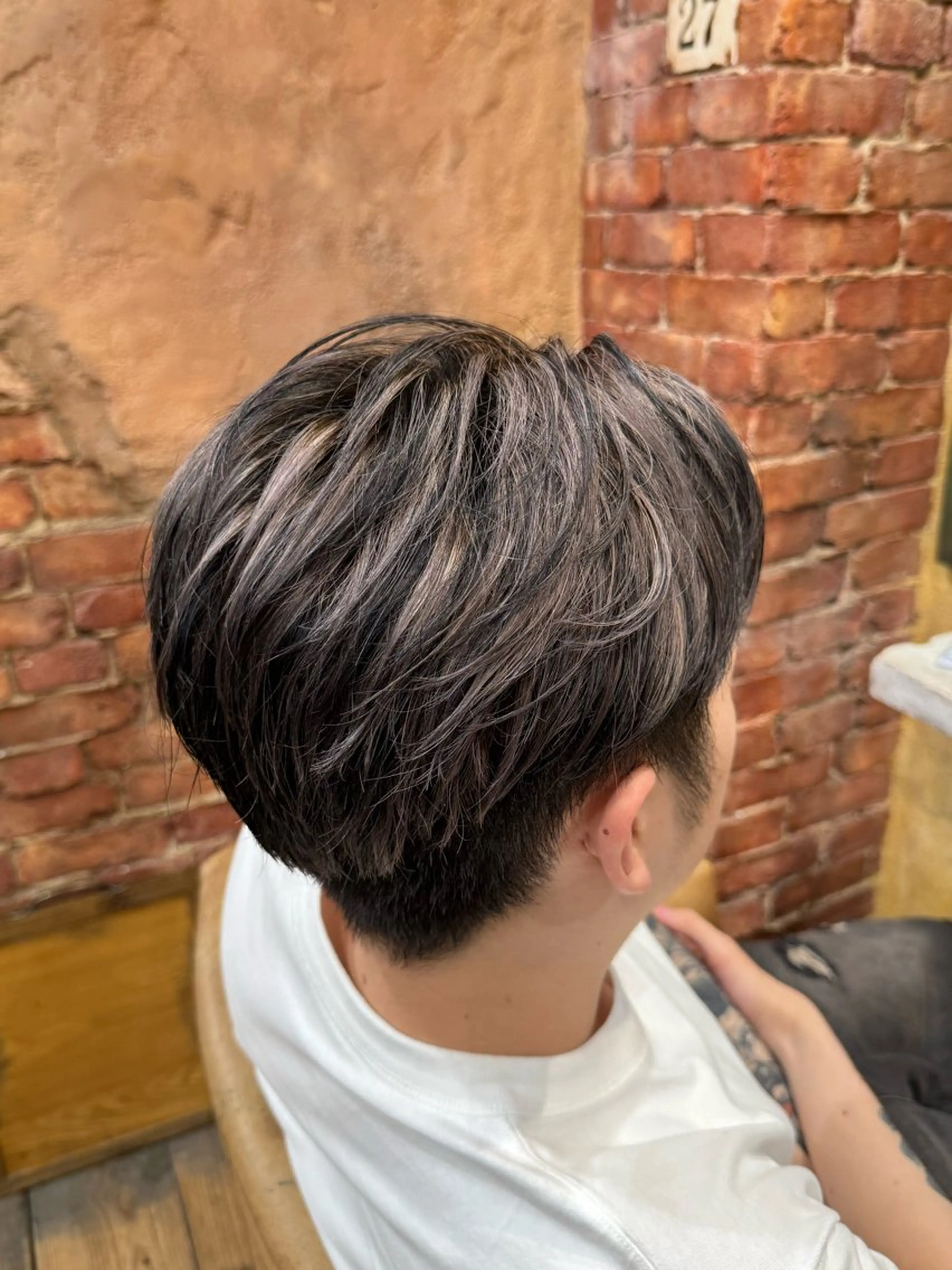 ショート カラー メンズ メンズブリーチ ブリーチ 抜きっぱなしブロンド 髪質改善カラー /高山奈夕のヘアスタイル