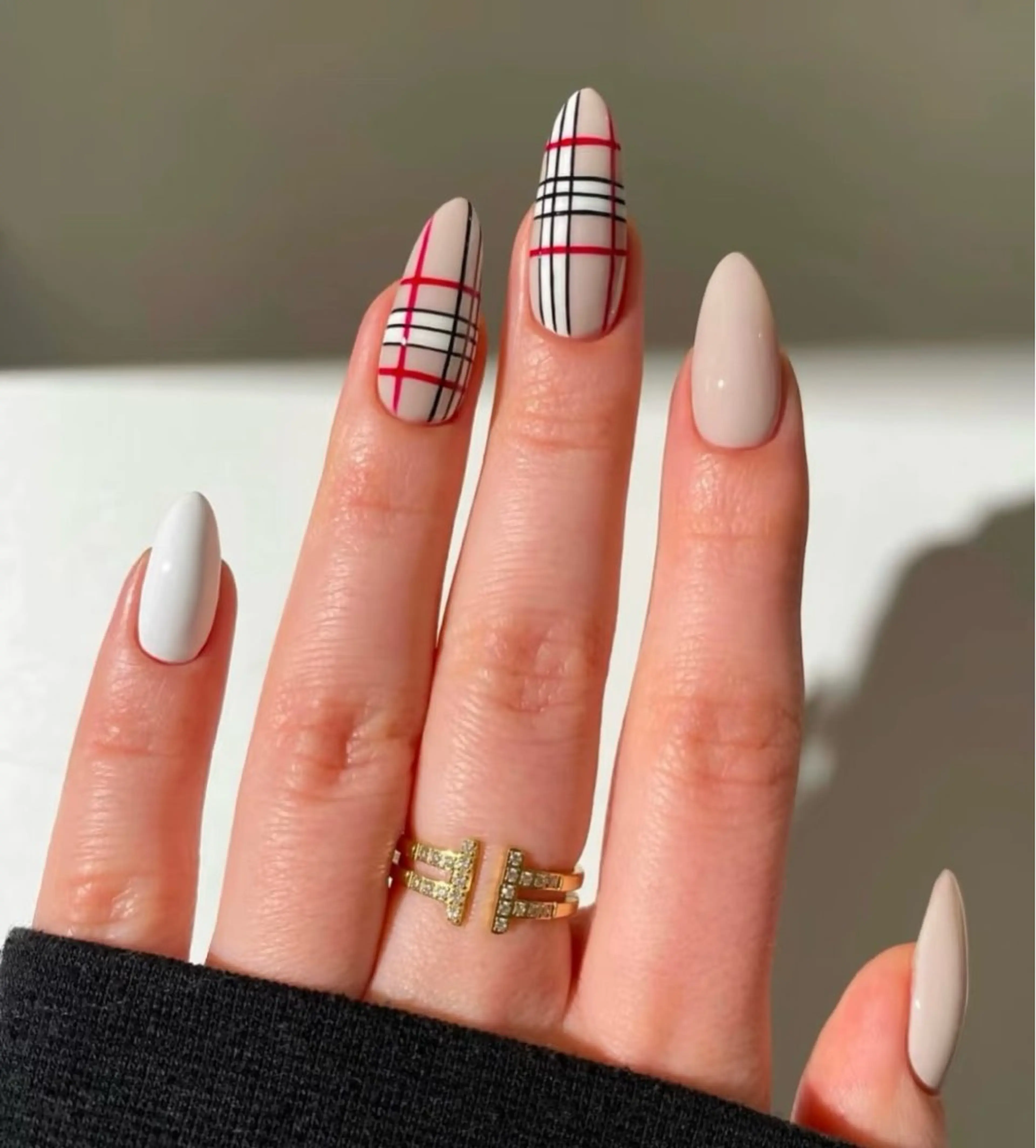 ネイル 高木 維麗絲のネイルデザイン