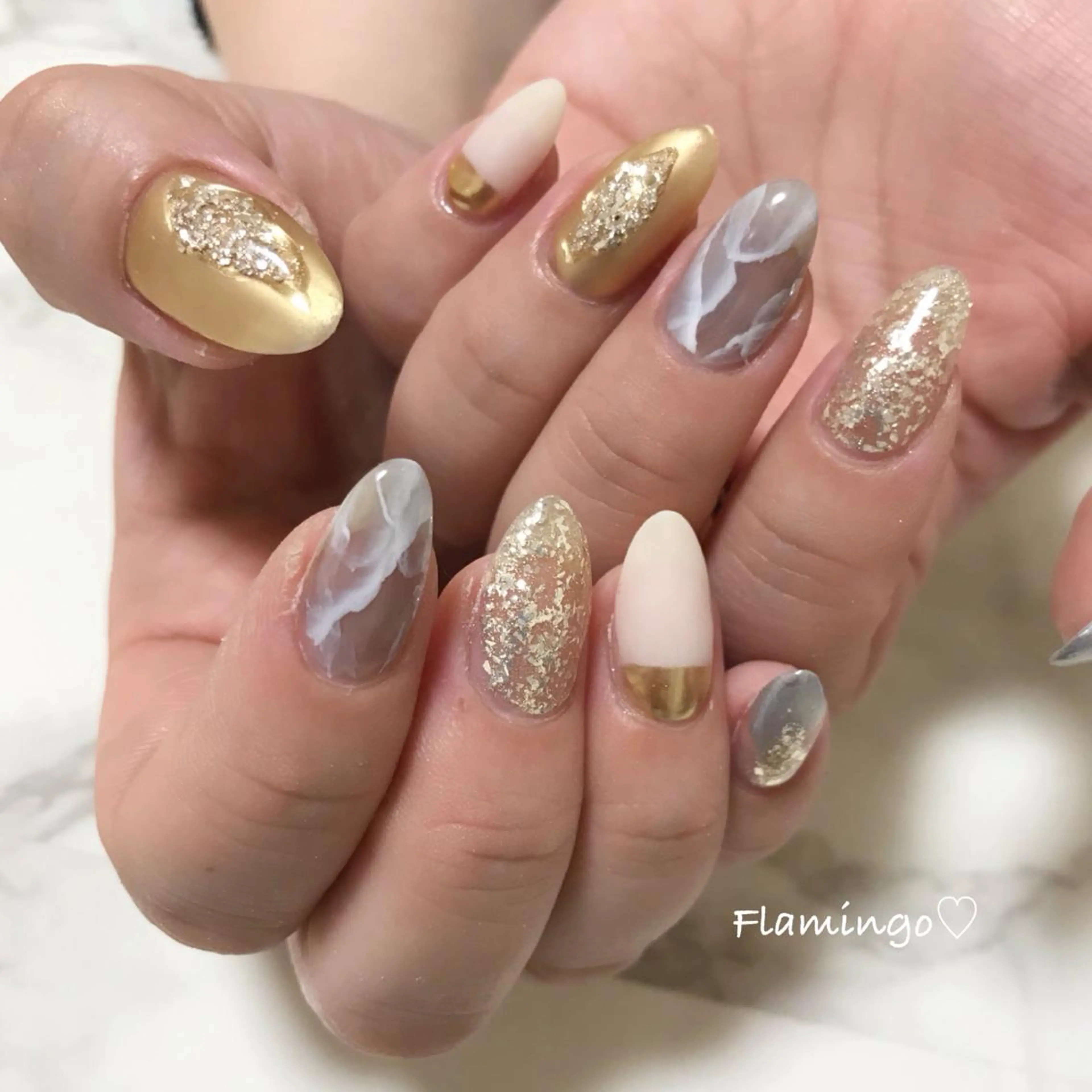 ネイル ゴールド キラキラネイル ラメ(グリッター) ロングネイル 大理石ネイル(マーブル) フィルイン／自爪育成 ／爪に優しい施術のネイルデザイン