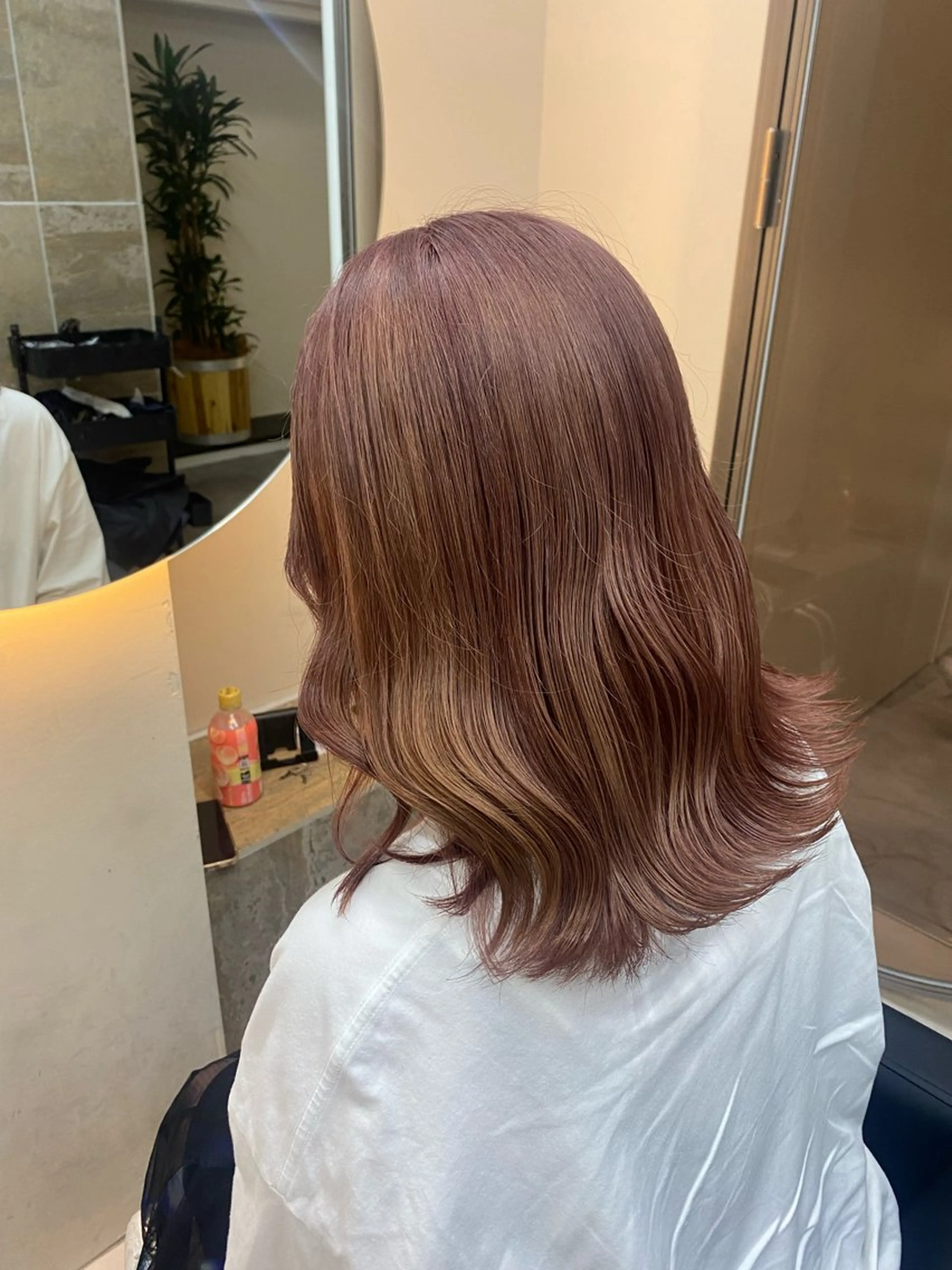 ミディアム カラー ベージュカラー ブリーチ ピンクカラー ピンクベージュ 「似合わせ/髪質改善 《ワタル》」のヘアスタイル