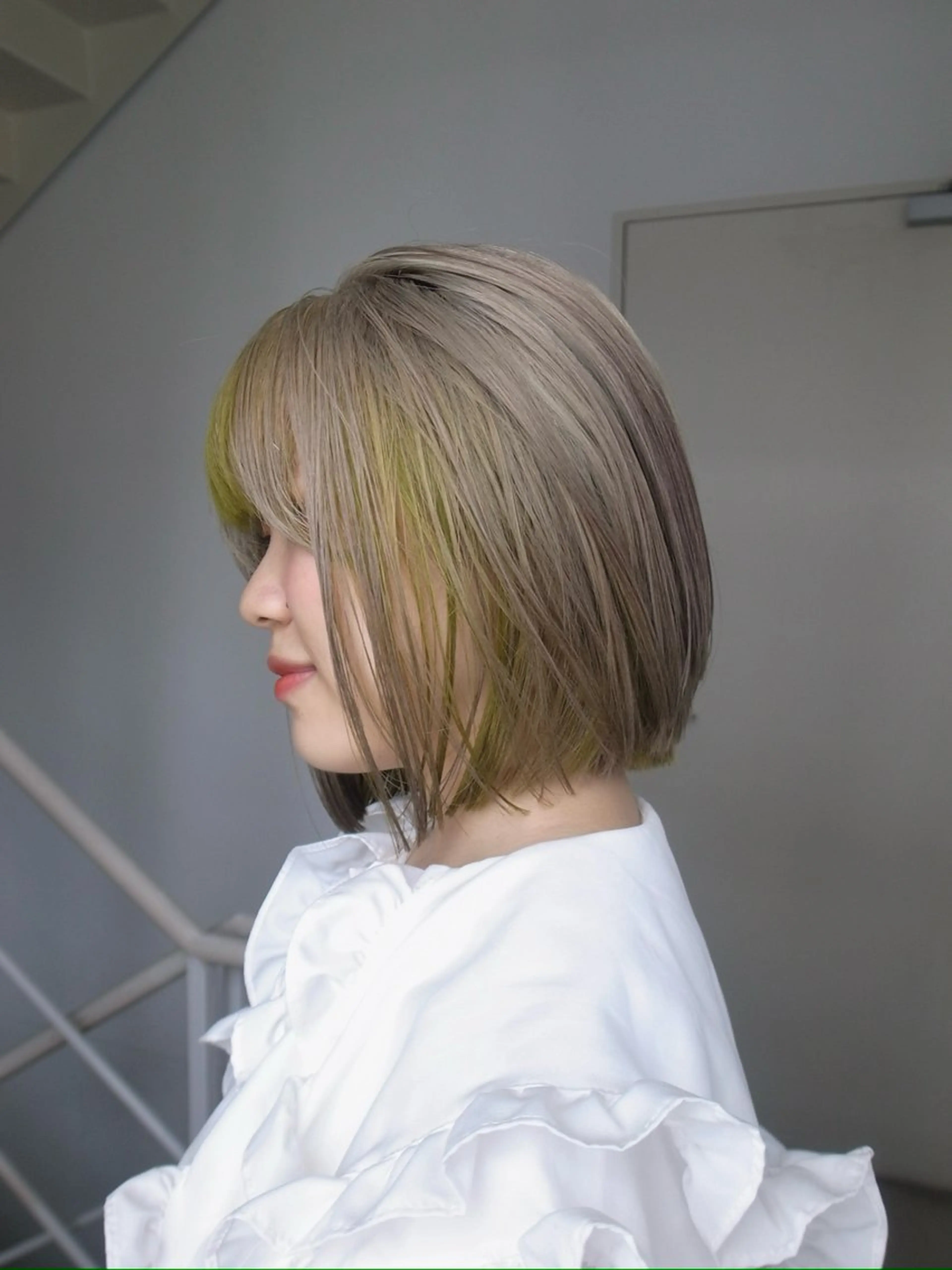 ショート モモコ/ブリーチ/ ミルクティカラーのヘアスタイル