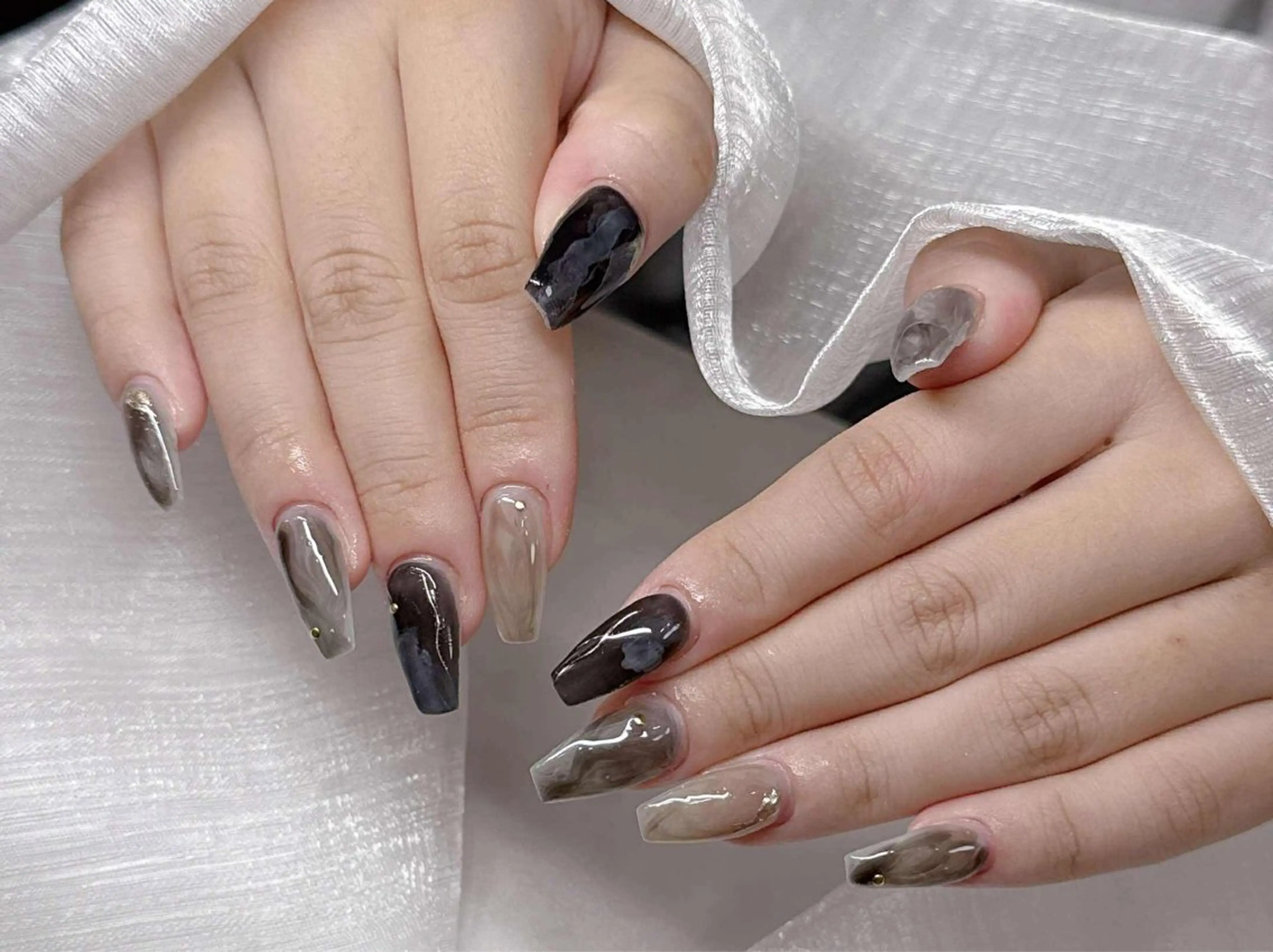 ネイル 長さ出し グラデーション 卒業式 キラキラネイル マグネットネイル ハンドネイル Lee Nailsのネイルデザイン