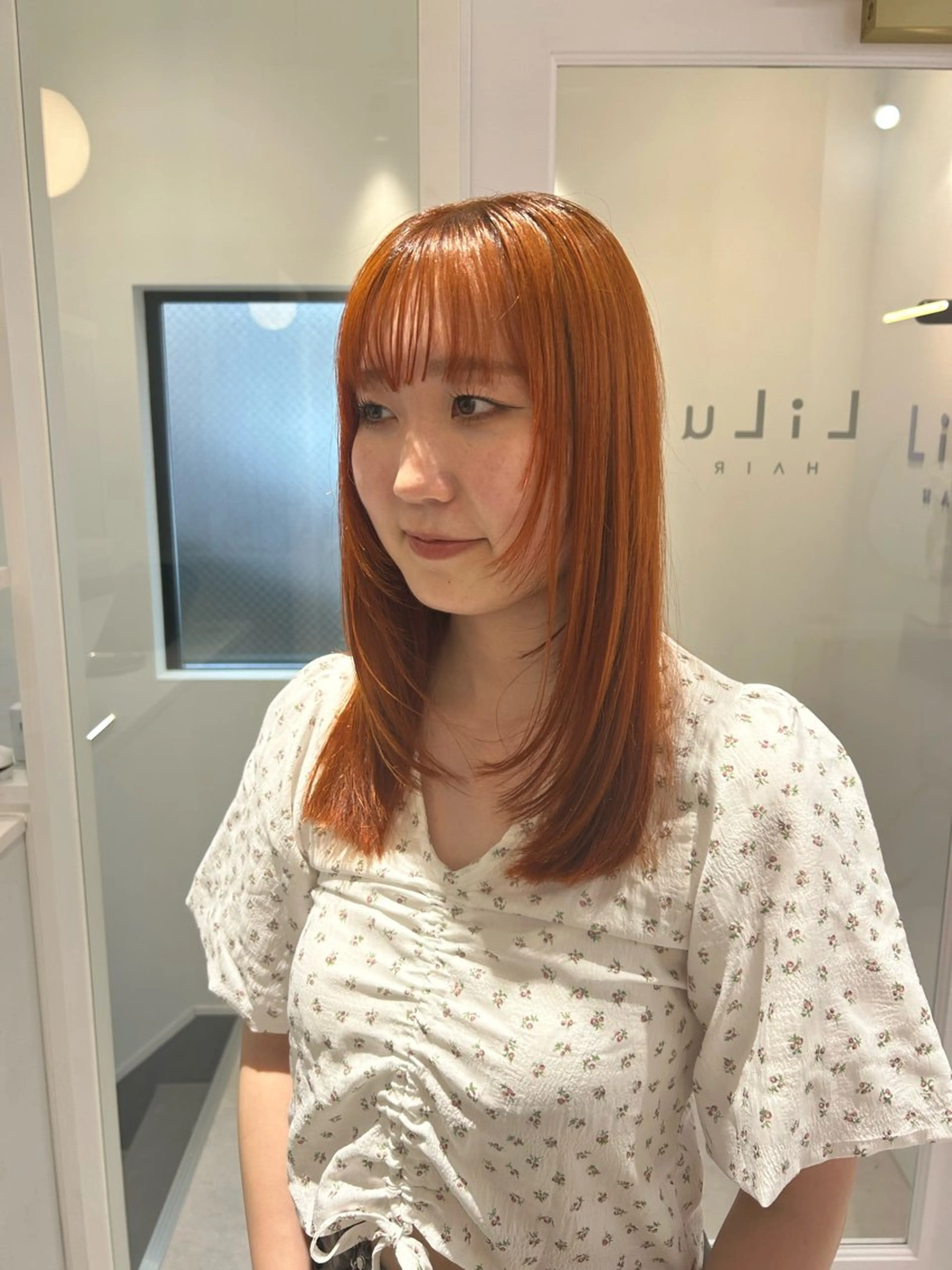 ミディアム カラー チアキ ジュリのヘアスタイル