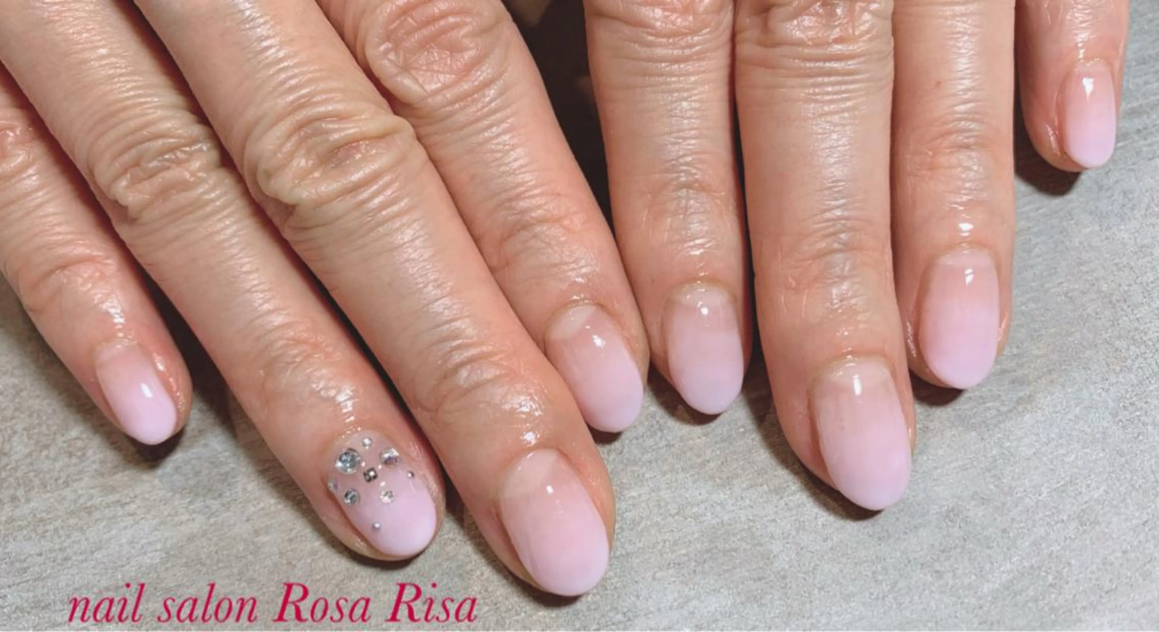 ショート ネイル グラデーション ピンク ネイルスタジオ シェイクユアハンズのネイルデザイン