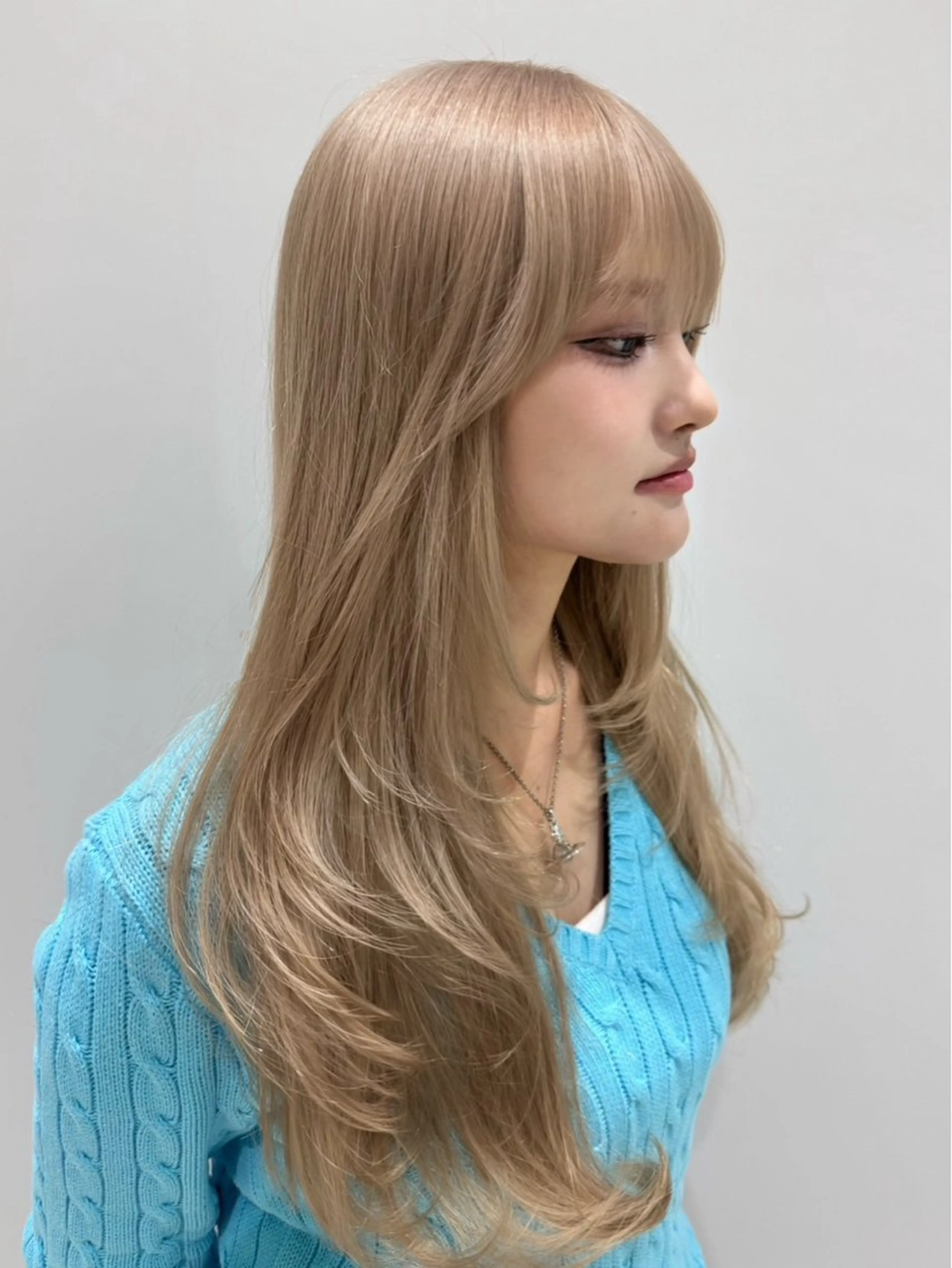 ロング カラー ブリーチ 須佐美 悠仁のヘアスタイル