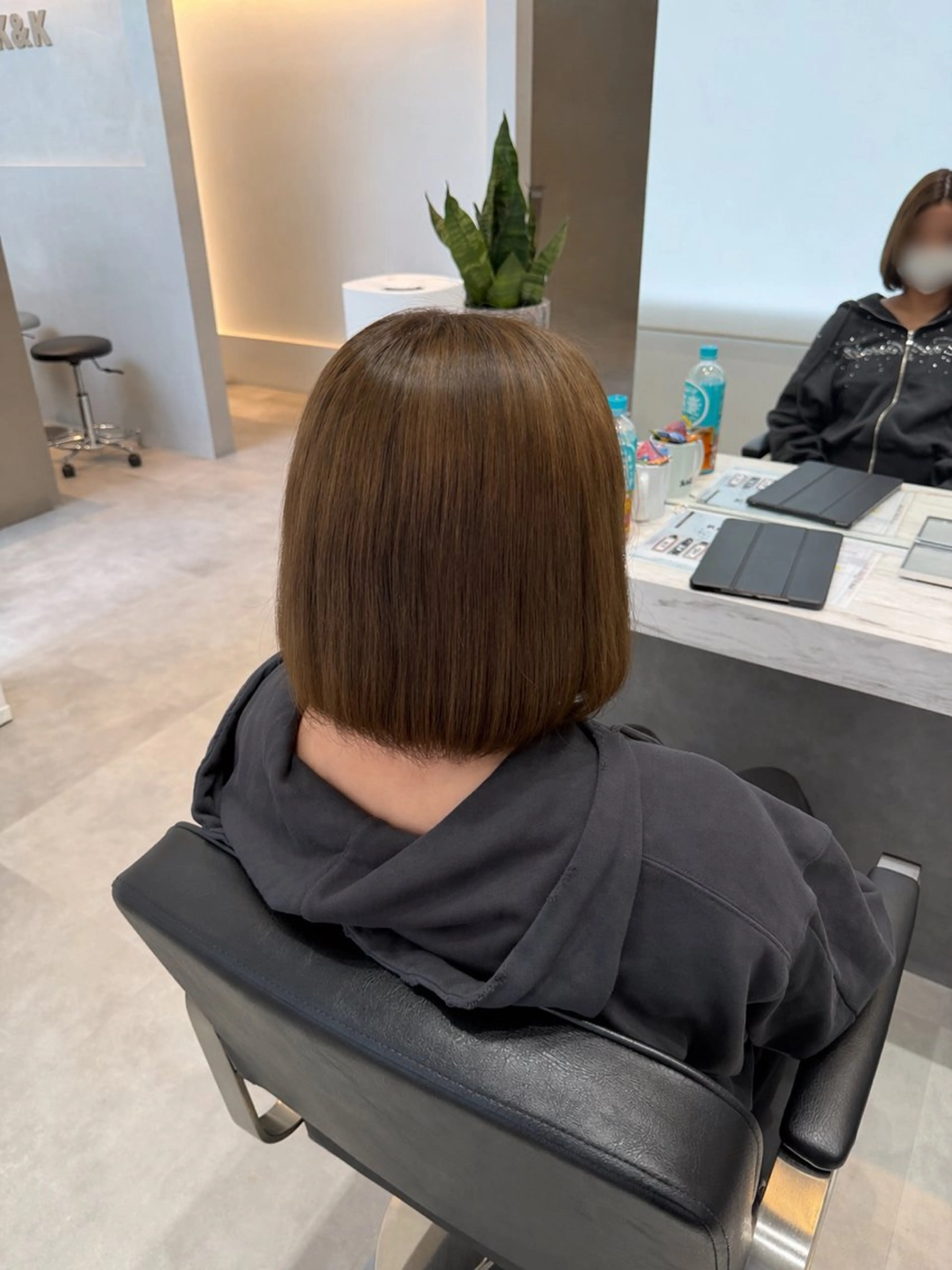 ミディアム カラー 岡田 詠のヘアスタイル