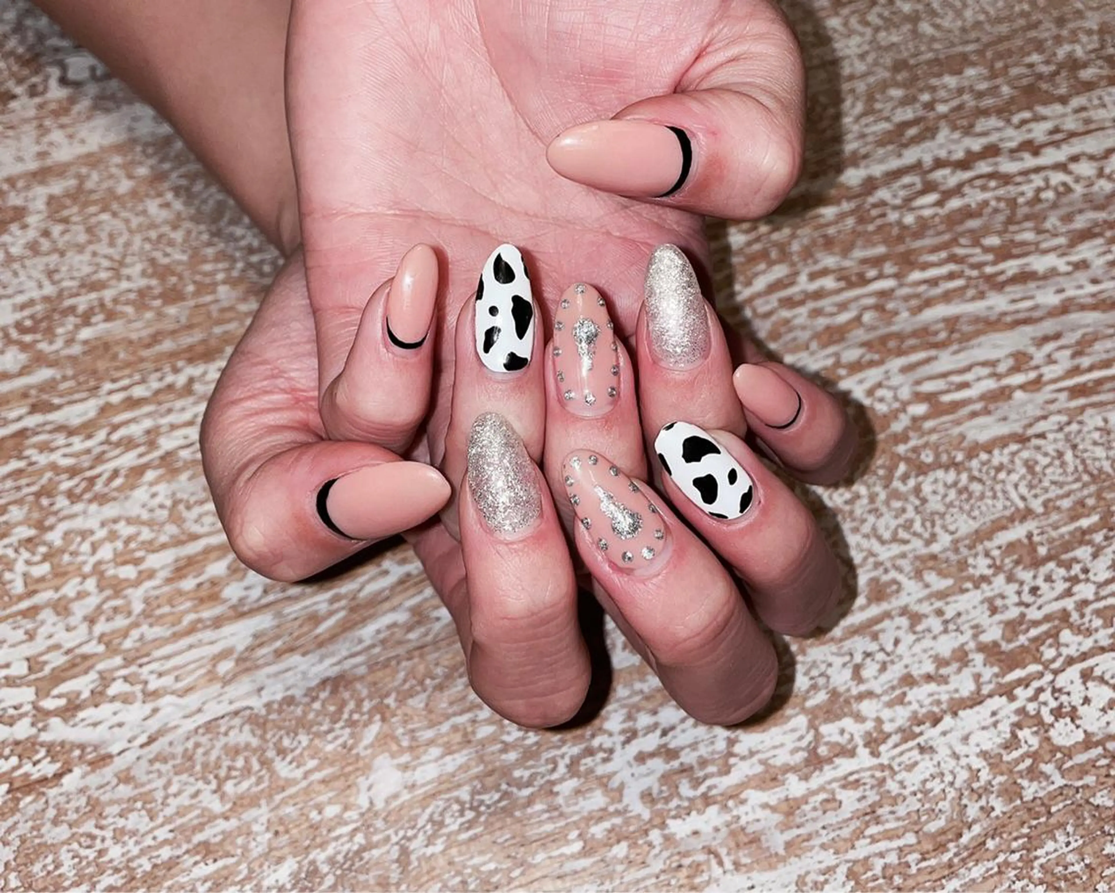 ネイル ハンドネイル VIERU 🌈🎀💖のネイルデザイン