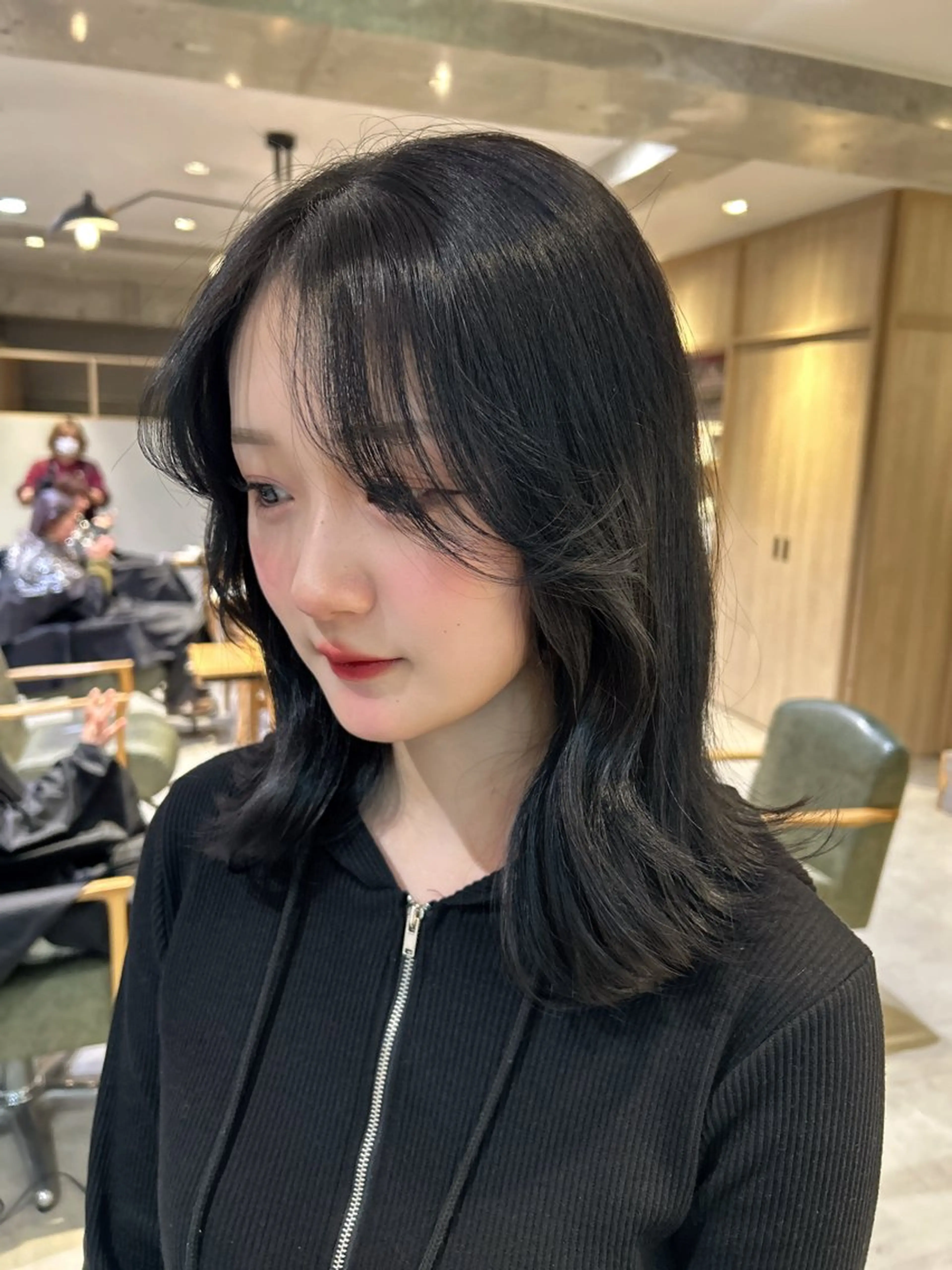 ミディアム 𝐚𝐨𝐢🩰/ パーソナルカラーのヘアスタイル