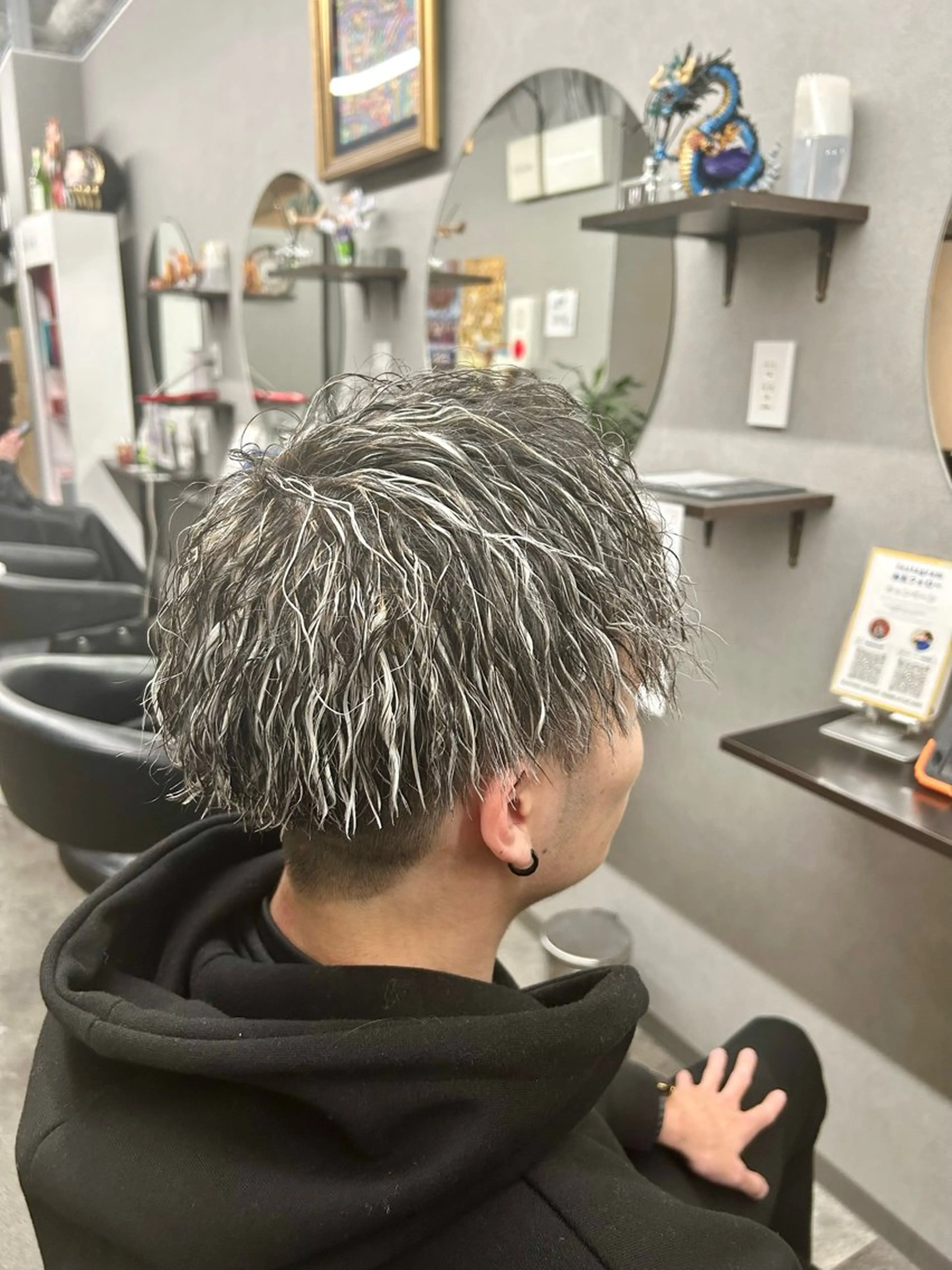 ショート カラー パーマ メンズ カット ヘアカラー パーマ ゲーマー美容師 KENTOのヘアスタイル