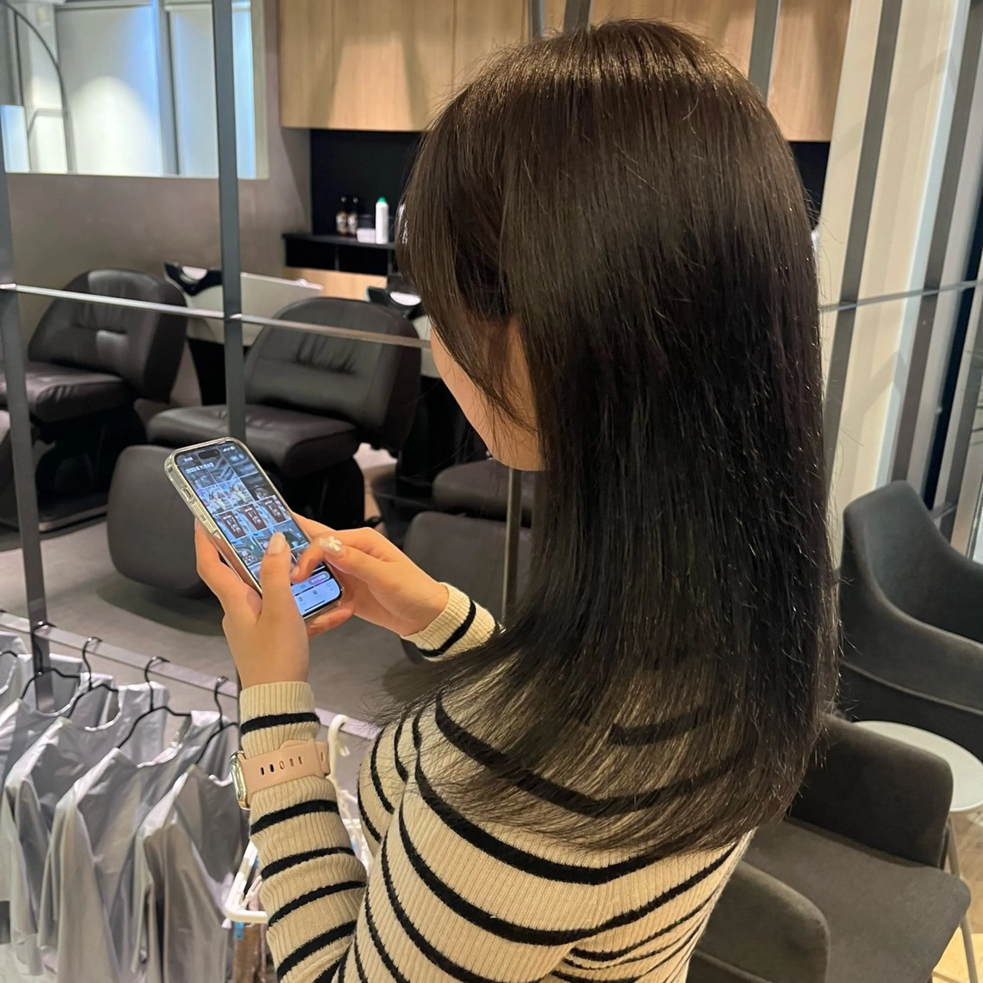 セミロング カラー 森山 葵のヘアスタイル