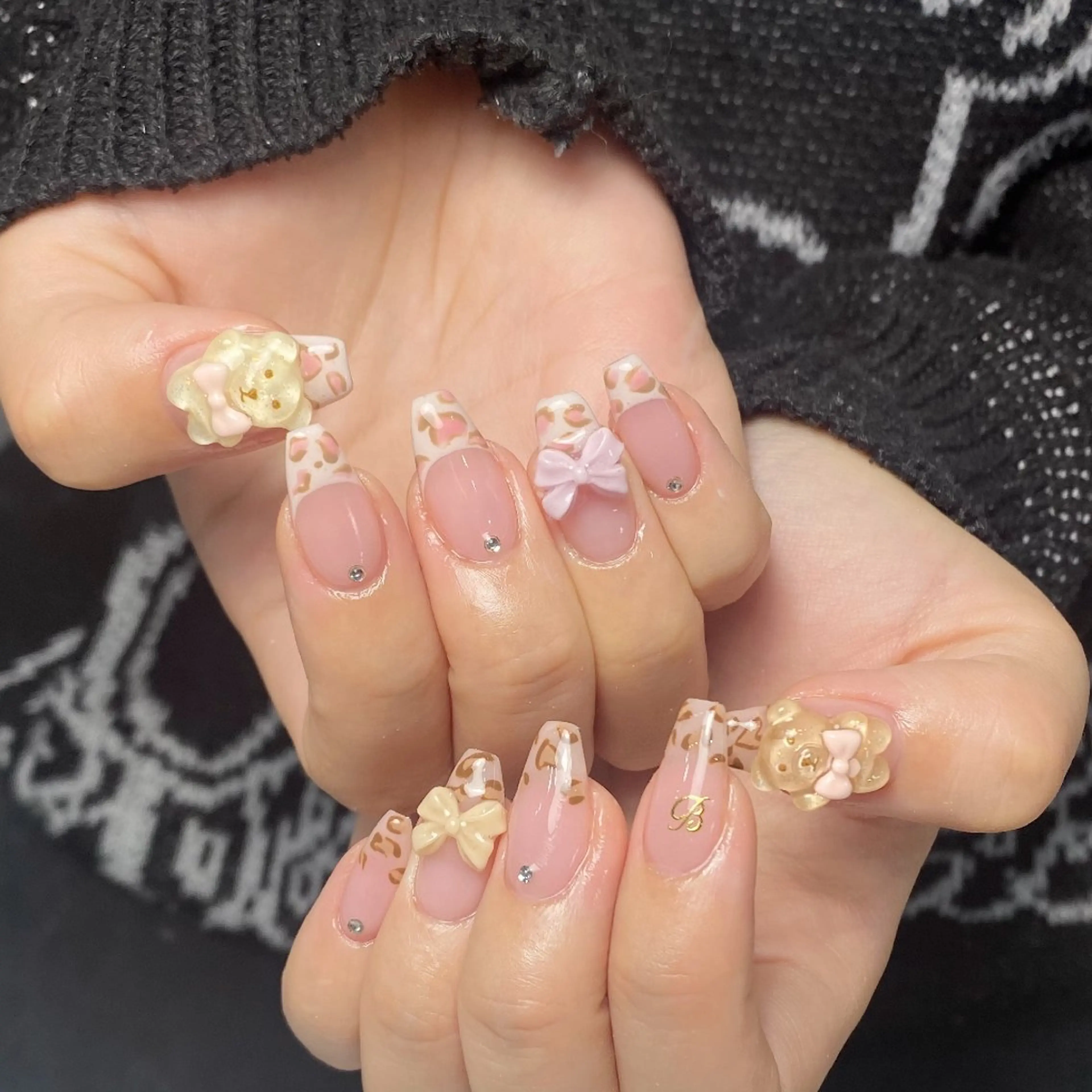 ネイル チークネイル フレンチネイル ジェルネイル ガーリー キラキラネイル ハンドネイル UM Nail Salonのネイルデザイン