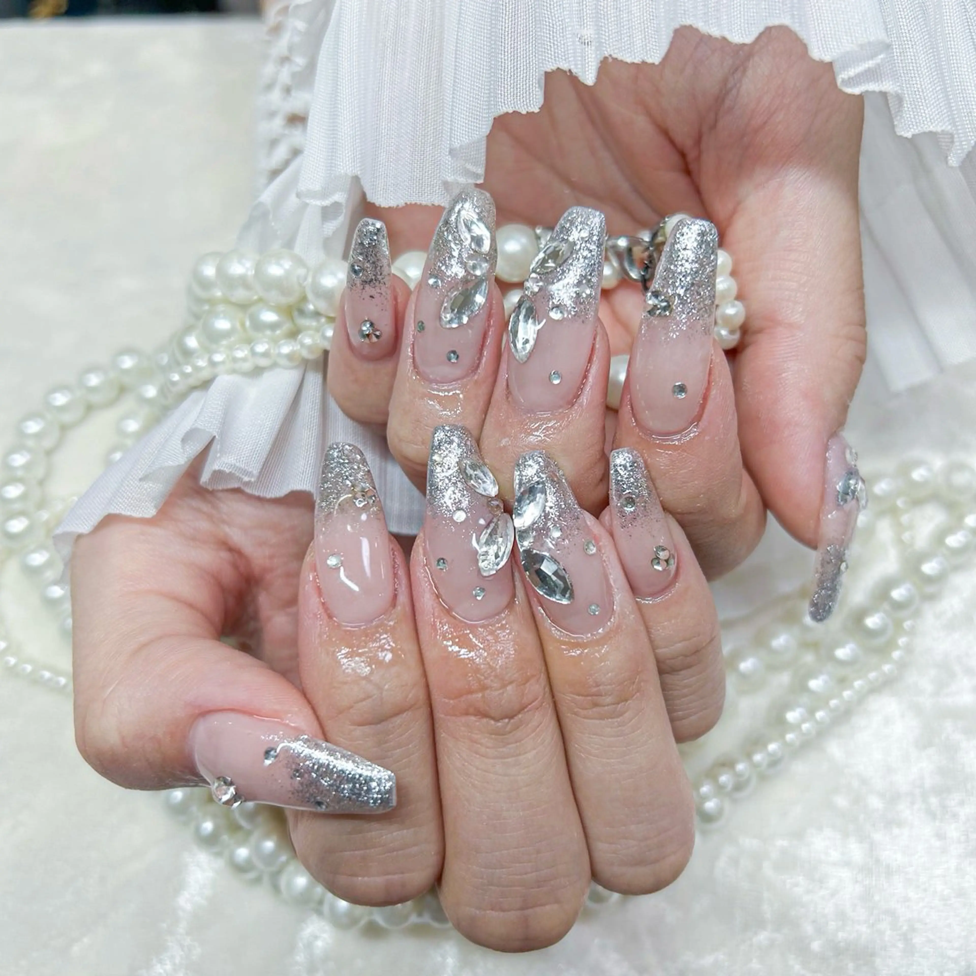 ネイル アートネイル 長さ出し フットネイル 韓国ネイル マグネットネイル ハンドネイル Minami 🍓のネイルデザイン