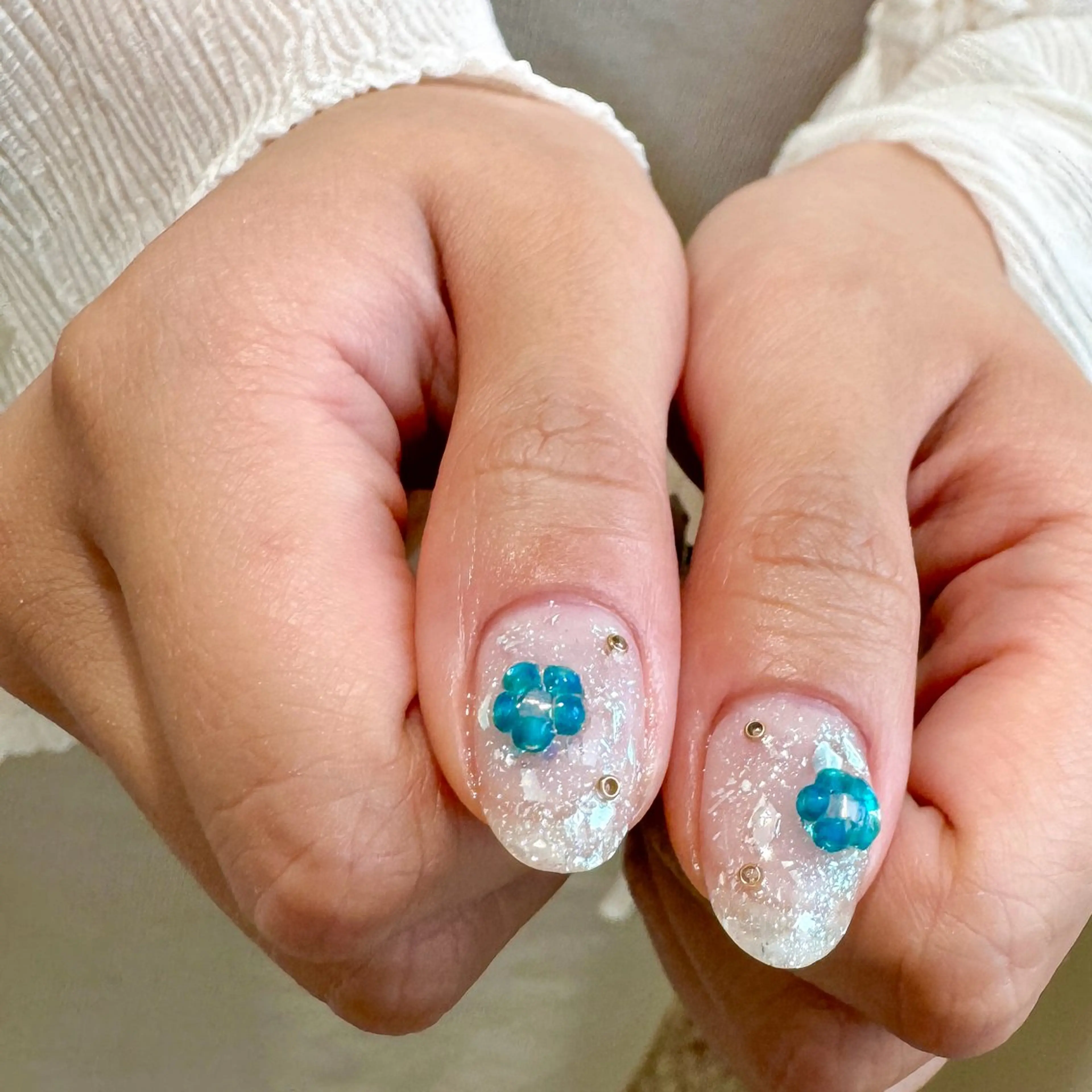 ネイル ブルー クリアネイル フラワーネイル ニュアンスネイル ぷっくりネイル ハンドネイル pointillé .ayaのネイルデザイン