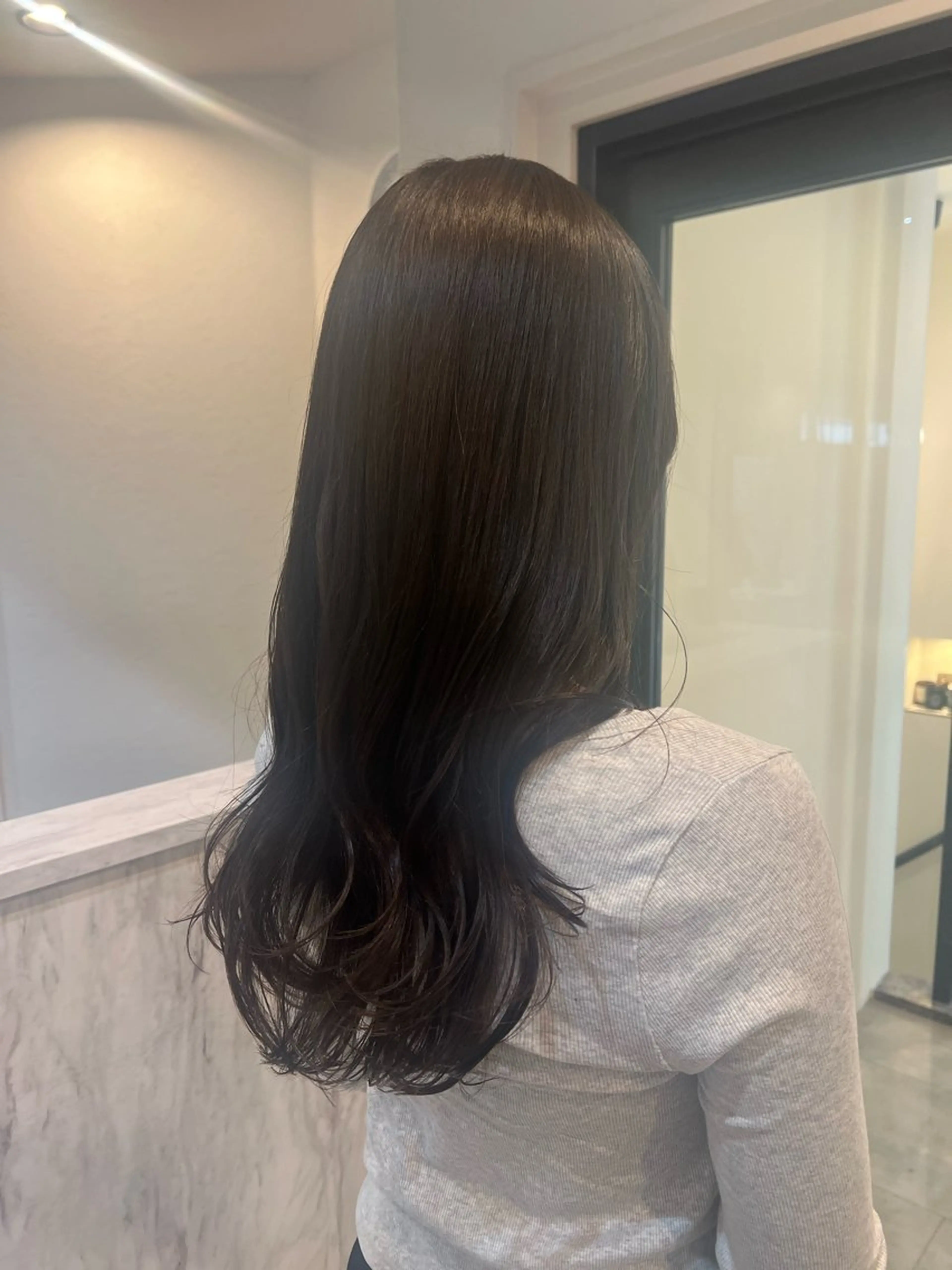 ロング カラー 透明感カラー グレージュ ヘアカラー トリートメント 工藤 梨花のヘアスタイル