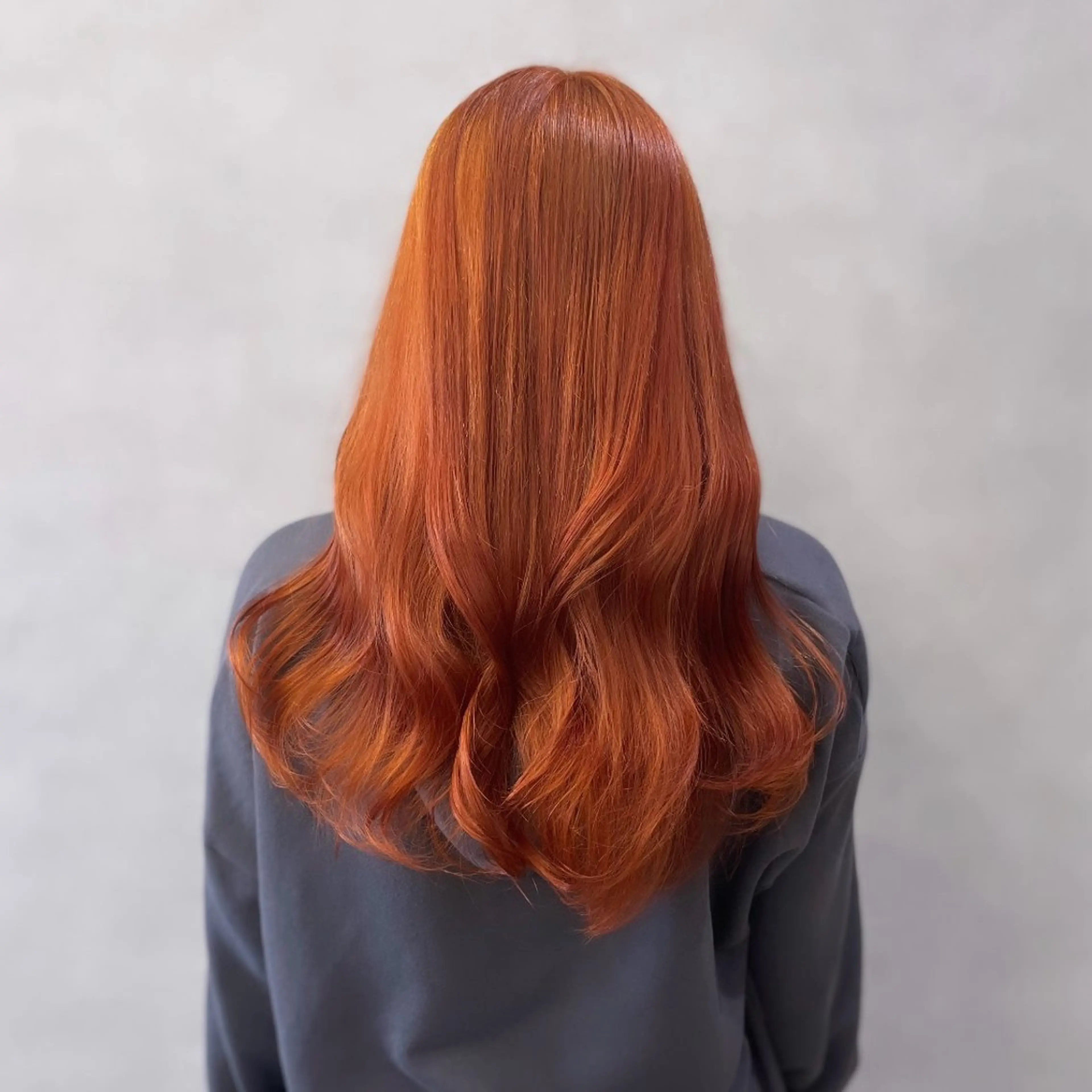 ロング カラー ブリーチ オレンジ ヘアカラー Rui/透明感カラー 暖色/レイヤーカットのヘアスタイル