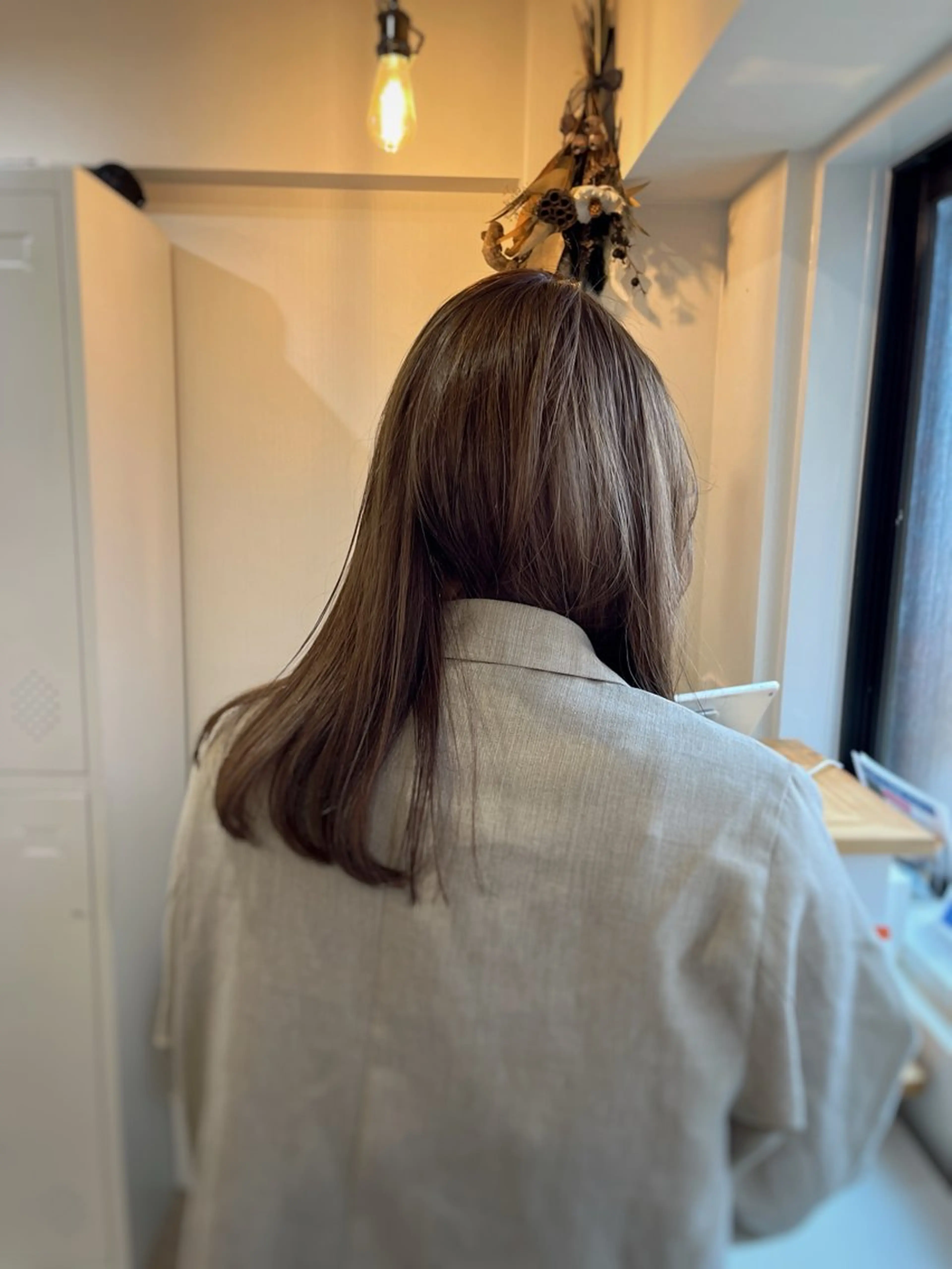 セミロング カラー グレージュ ハイライトカラー ハイライト CLOVE所属・下石怜子/レイヤー/ 透明感カラーのヘアスタイル