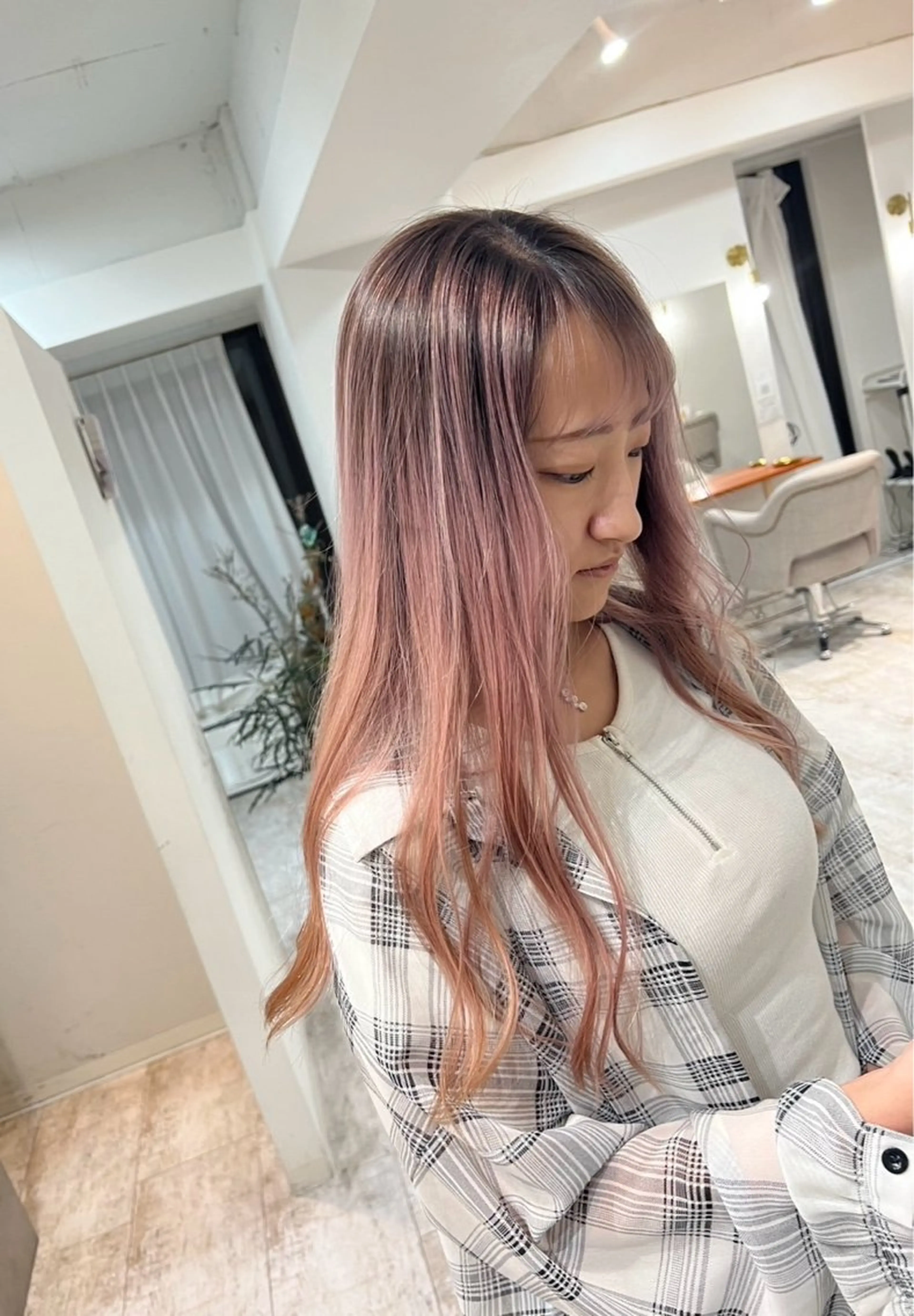 ロング カラー バレイヤージュ ベージュカラー ピンクカラー ピンクベージュ レイヤーカット ヘアカラー トリートメント ROBIN所属・指名数No.1 /NAOYAのヘアスタイル